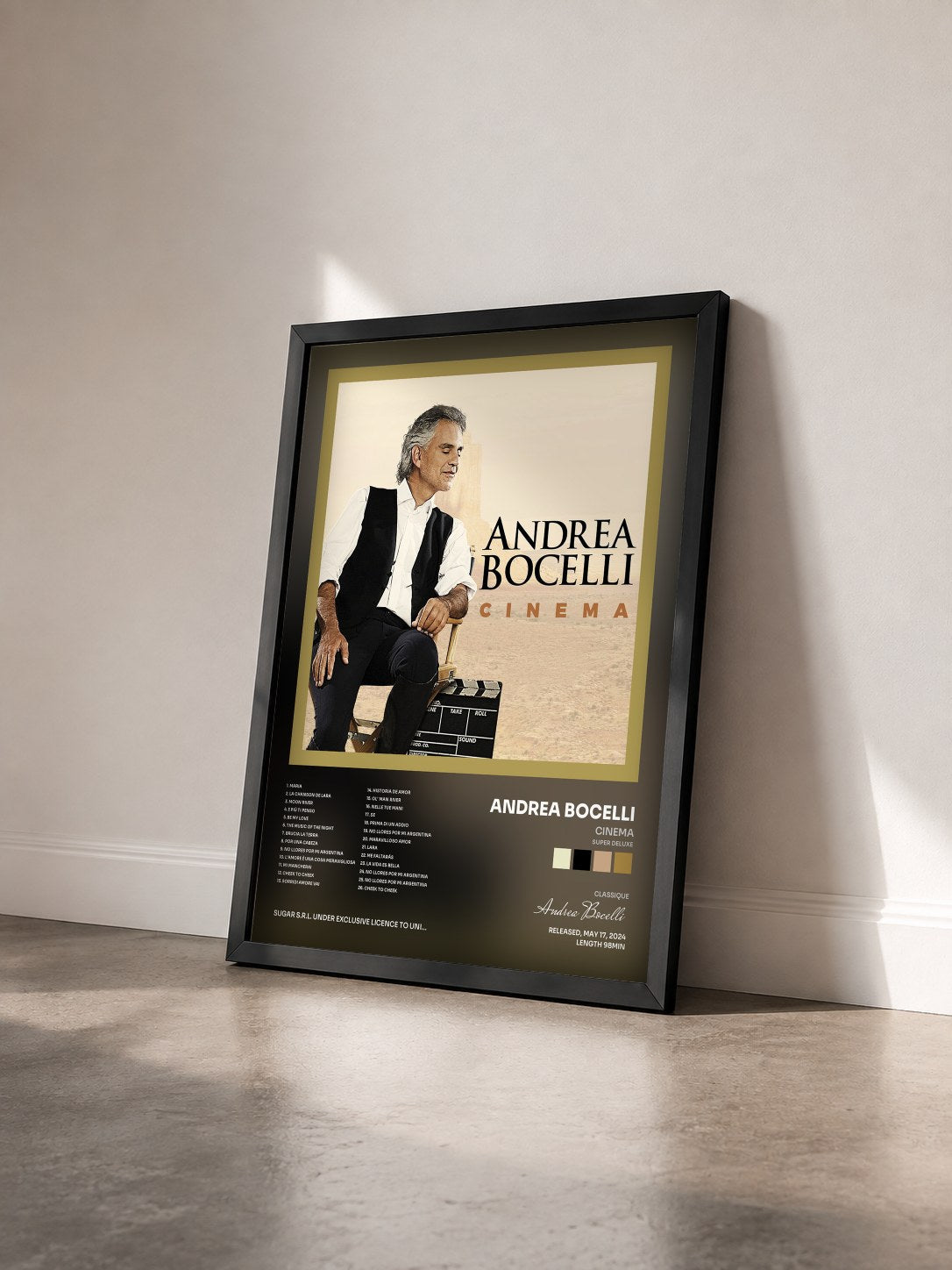 #noir Tableau de l'album Cinema (Super Deluxe) de Andrea Bocelli vu de trois quarts, cadre noir