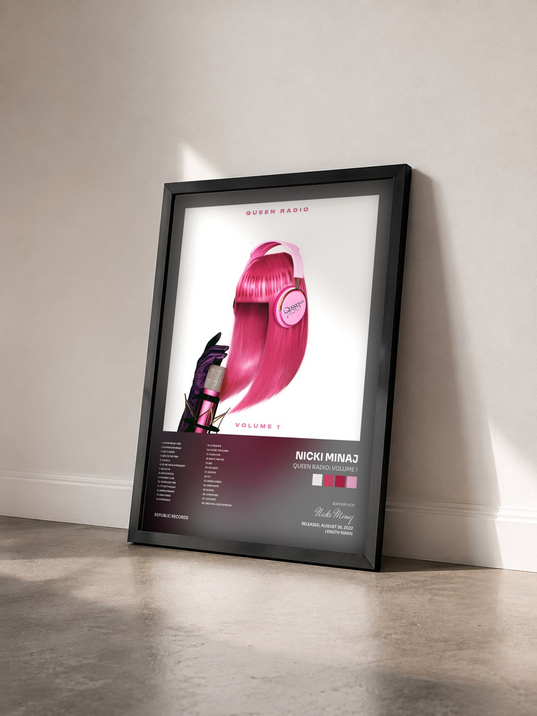 #noir Tableau de l'album Queen Radio: Volume 1 de Nicki Minaj vu de trois quarts, cadre noir