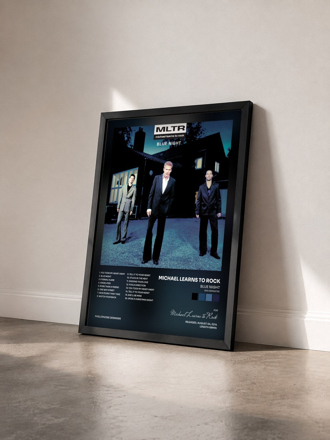 #noir Tableau de l'album Blue Night (2014 Remaster) de Michael Learns to Rock vu de trois quarts, cadre noir