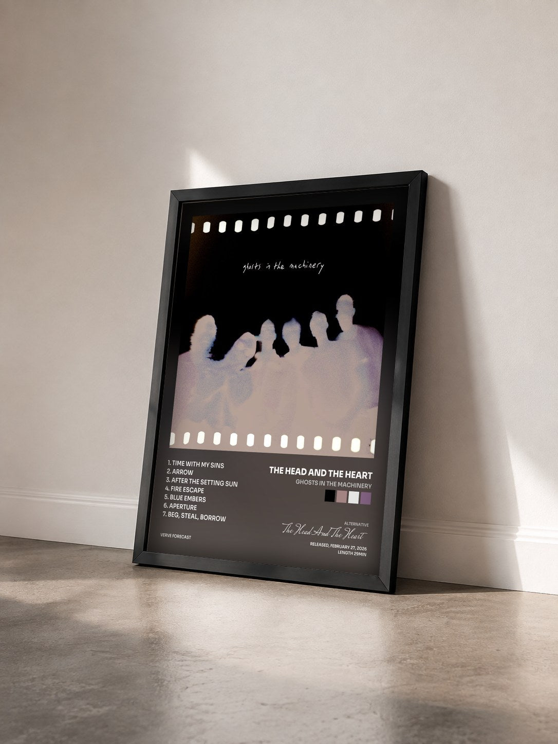 #noir Tableau de l'album Ghosts In The Machinery de The Head And The Heart vu de trois quarts, cadre noir