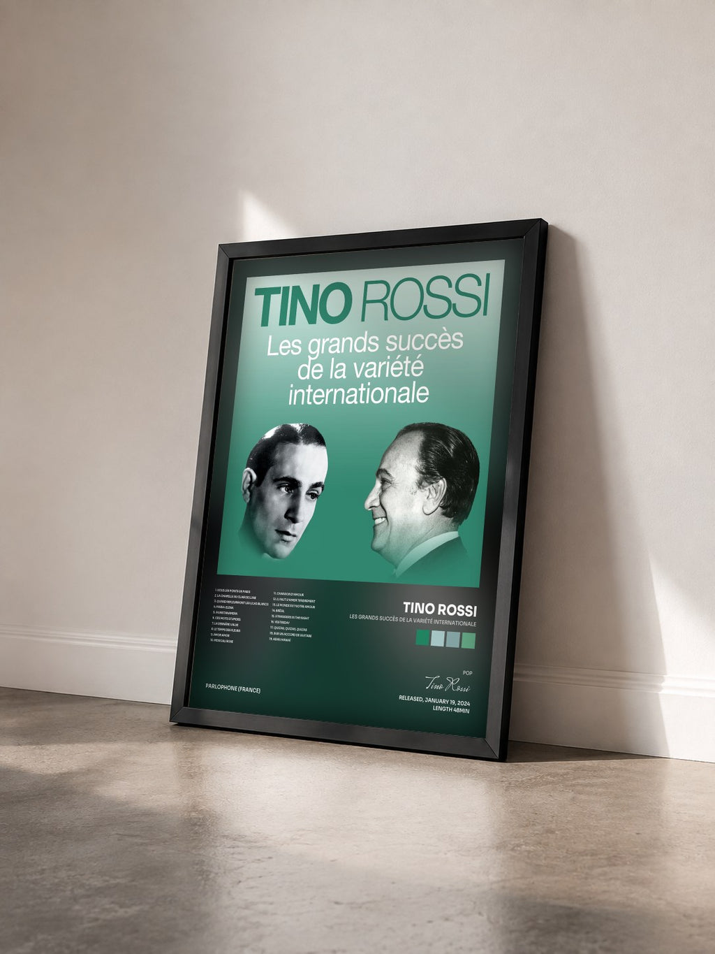 #noir Les grands succès von la variété internationale de Tino Rossi als gerahmter Kunstdruck von schräg gesehen, schwarzer Rahmen