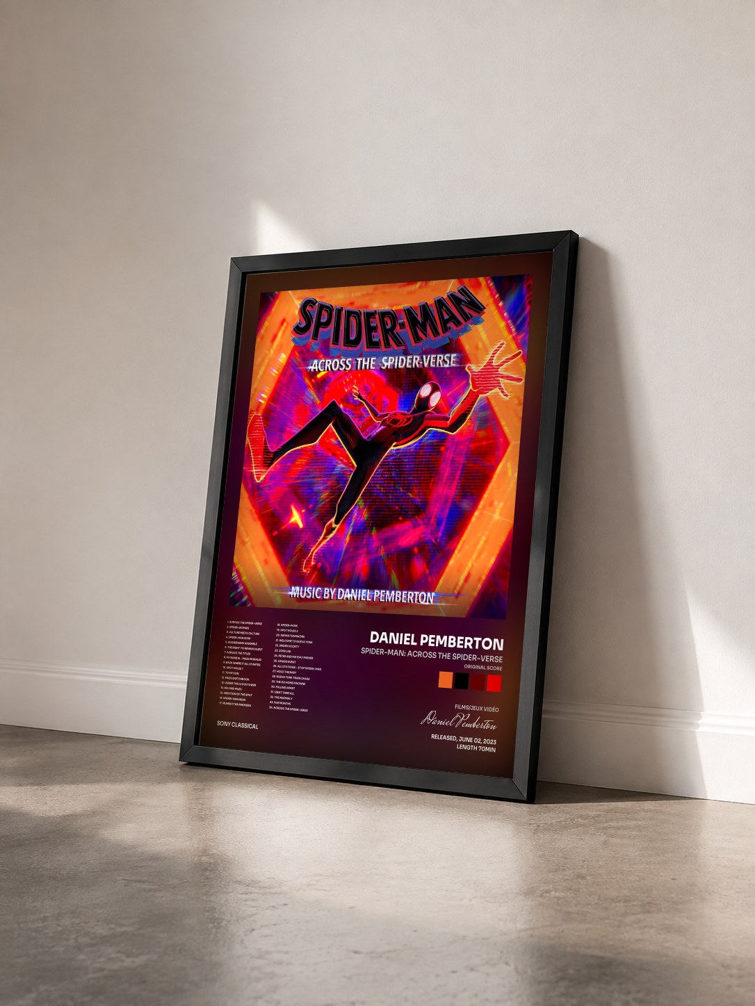 #noir Tableau de l'album Spider-Man: Across the Spider-Verse (Original Score) de Daniel Pemberton vu de trois quarts, cadre noir
