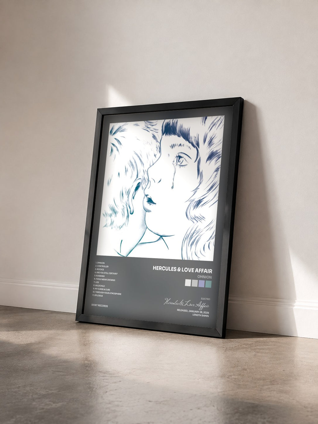 #noir Tableau de l'album Omnion de Hercules & Love Affair vu de trois quarts, cadre noir