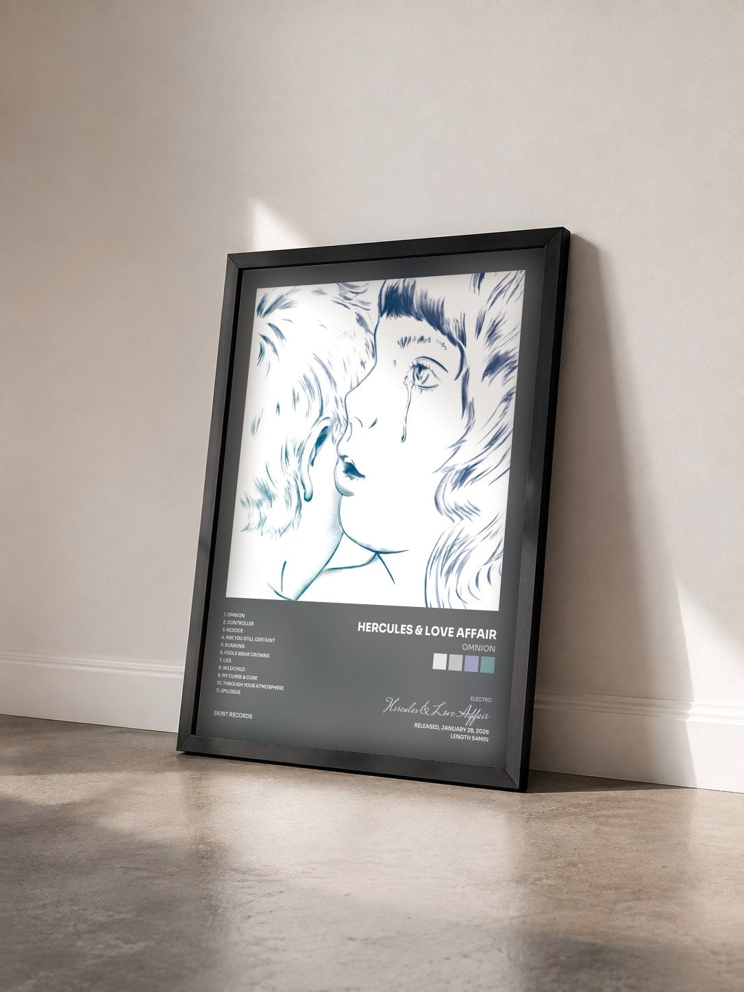#noir Tableau de l'album Omnion de Hercules & Love Affair vu de trois quarts, cadre noir