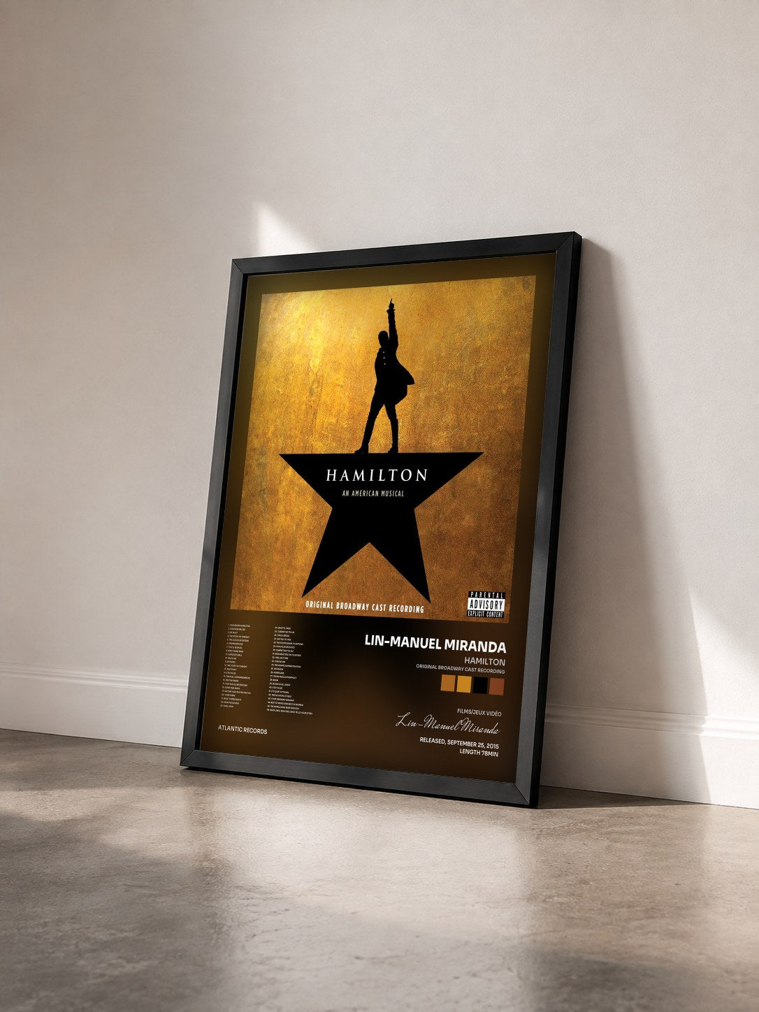 #noir Tableau de l'album Hamilton (Original Broadway Cast Recording) de Lin-Manuel Miranda vu de trois quarts, cadre noir