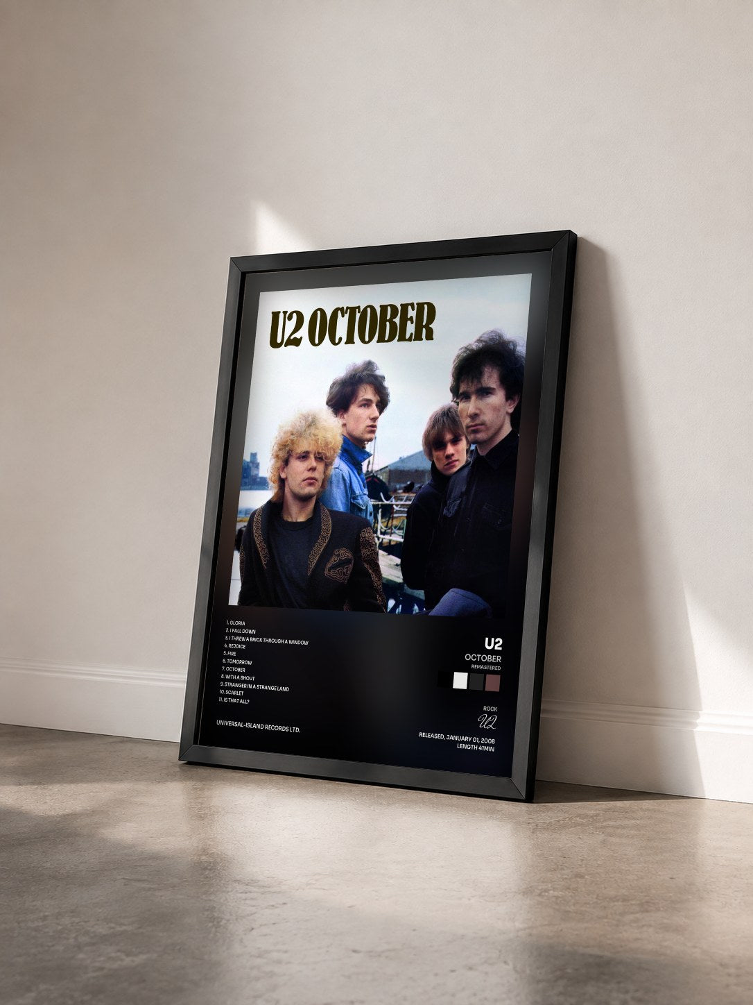 #noir Tableau de l'album October (Remastered) de U2 vu de trois quarts, cadre noir