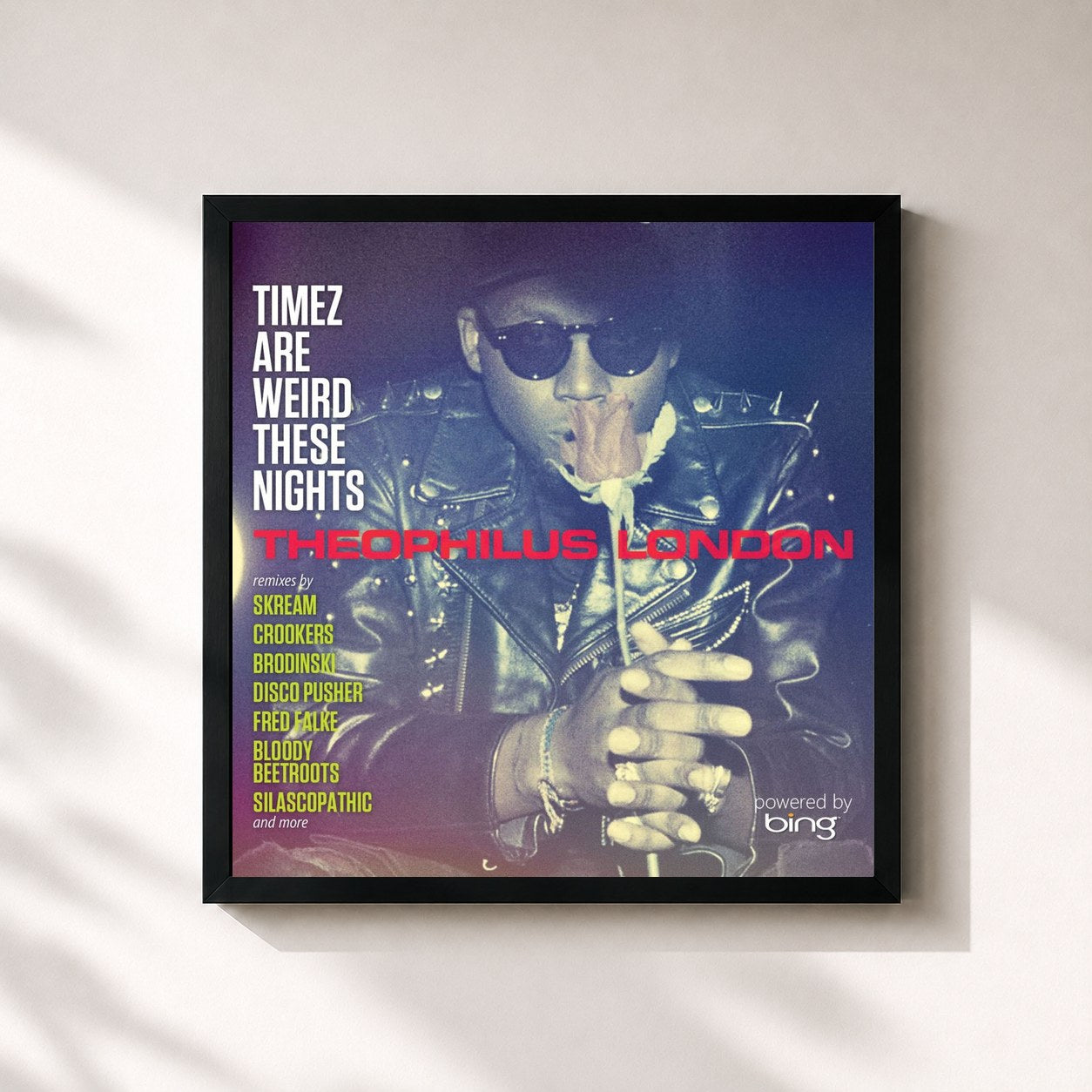 #noir Tableau carré de l'album Timez Are Weird These Nights Powered by Bing de Theophilus London, cadre noir 32x32 cm