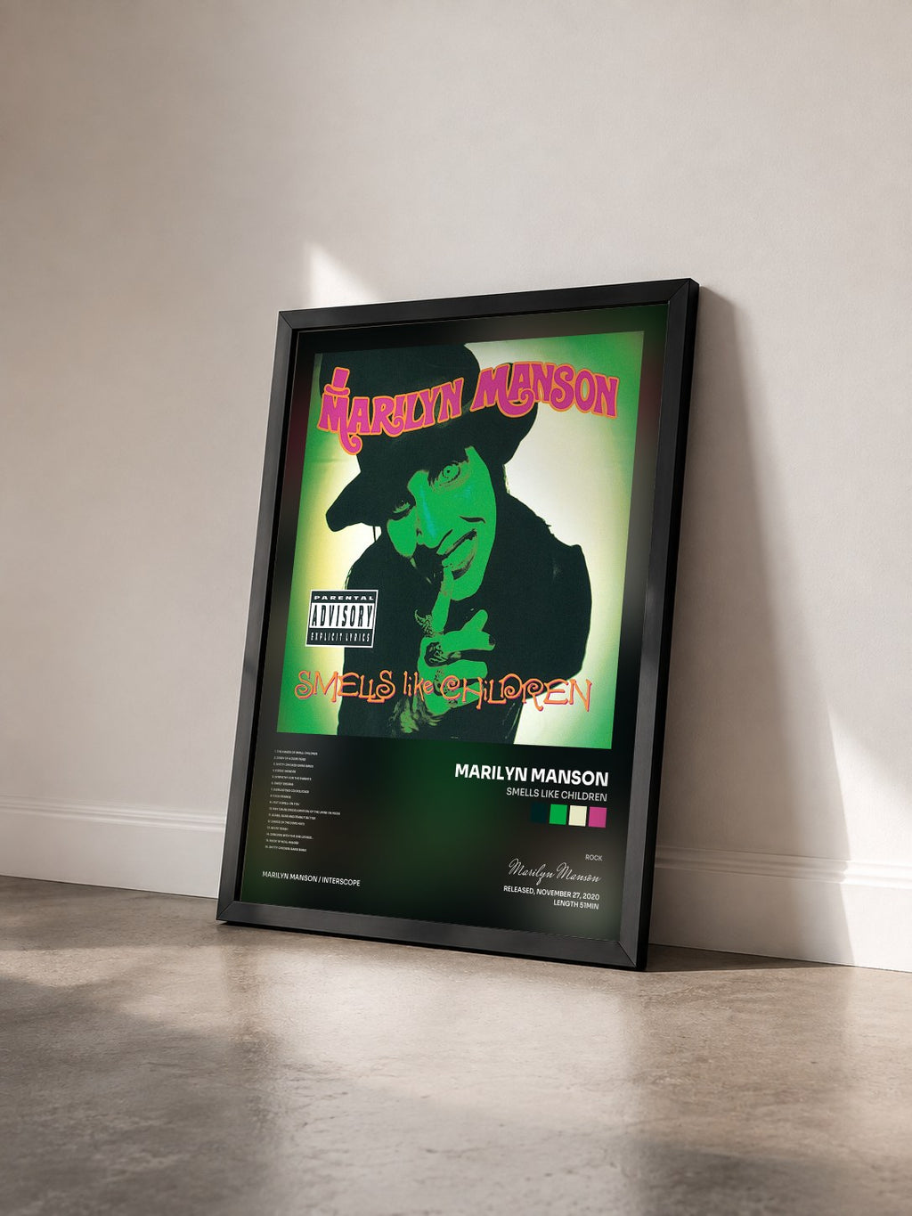 #noir Smells Like Children von Marilyn Manson als gerahmter Kunstdruck von schräg gesehen, schwarzer Rahmen