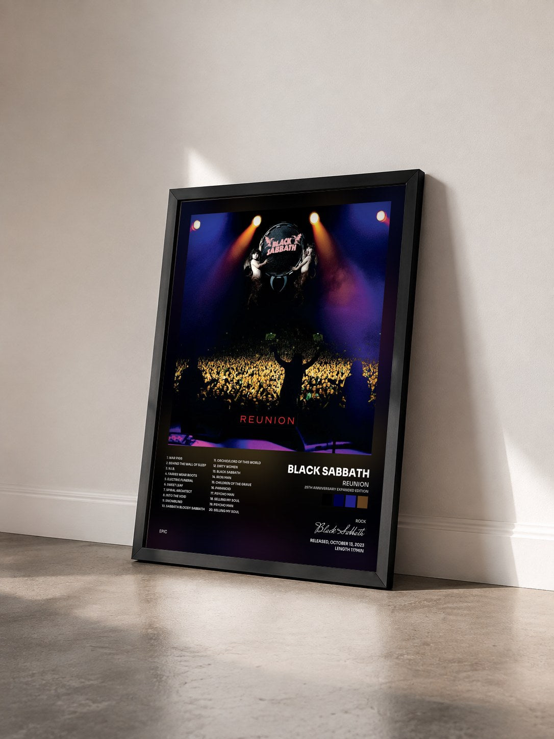 #noir Tableau de l'album Reunion (25th Anniversary Expanded Edition) de Black Sabbath vu de trois quarts, cadre noir