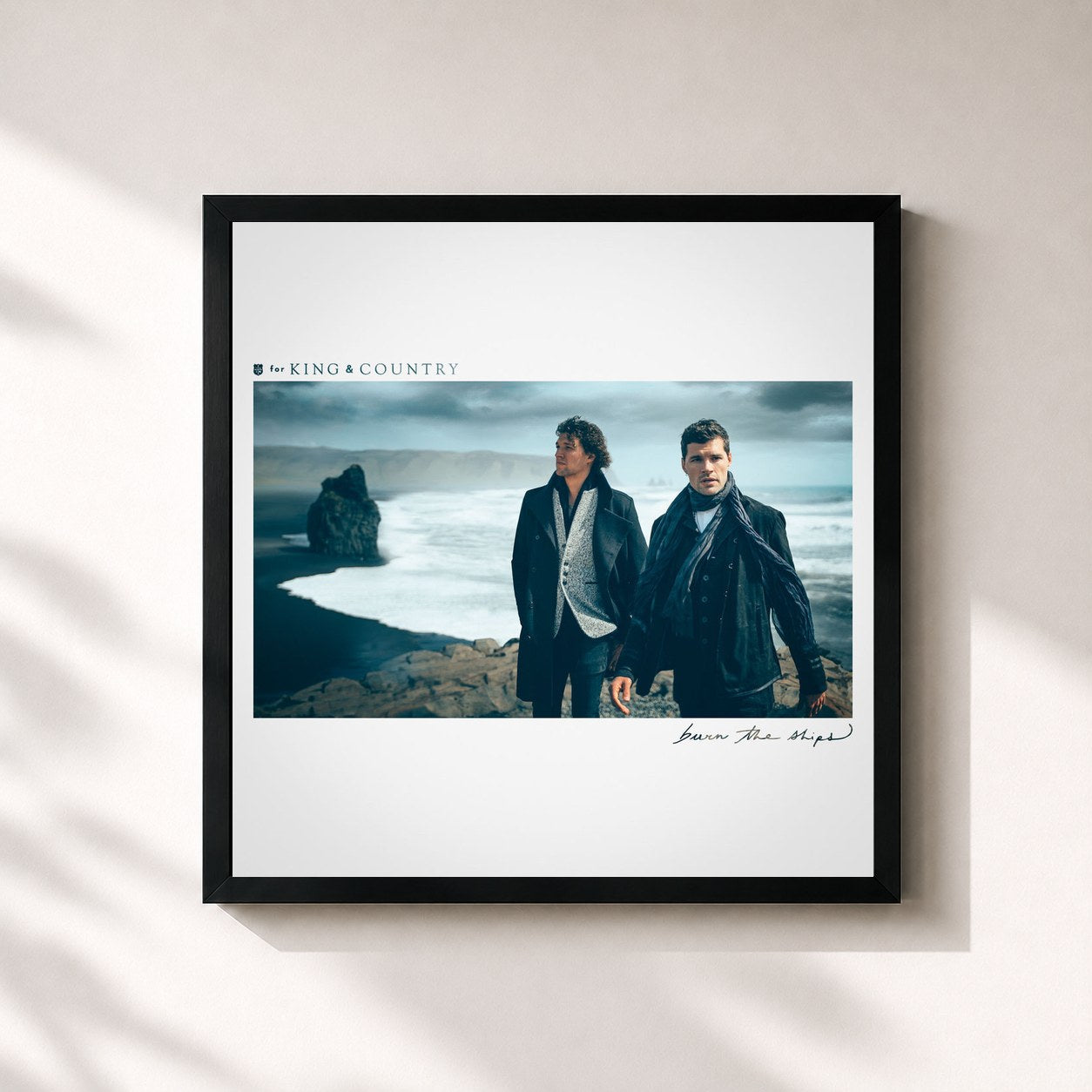 #noir Tableau carré de l'album Burn The Ships de for King & Country, cadre noir 32x32 cm