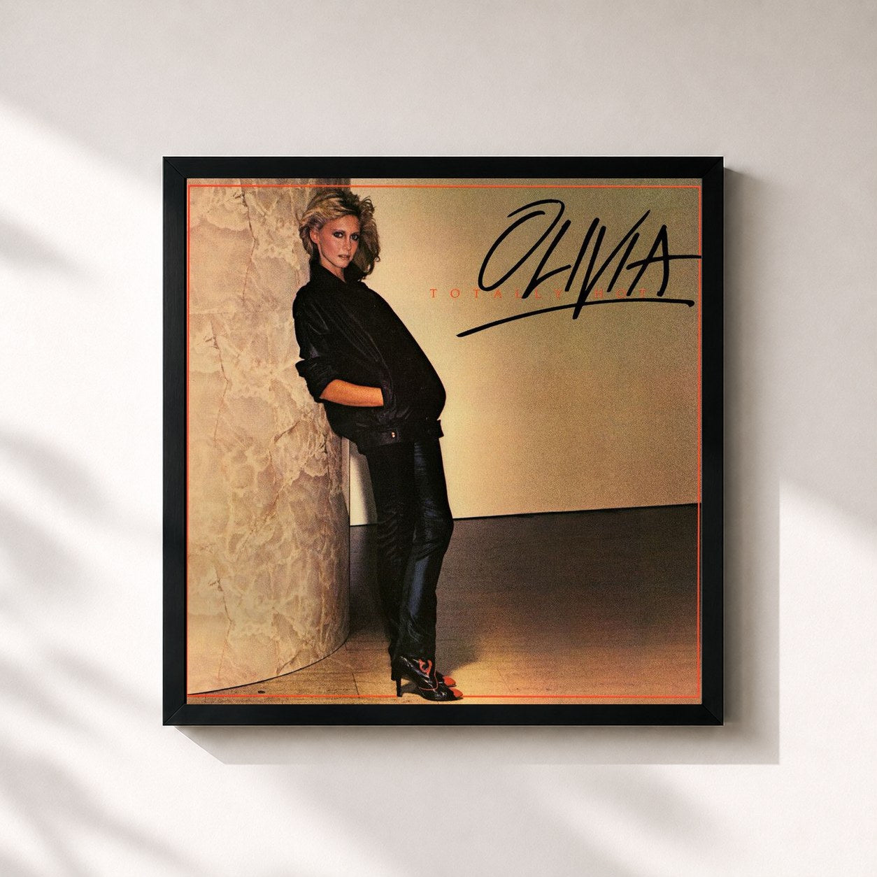 #noir Tableau carré de l'album Totally Hot de Olivia Newton-John, cadre noir 32x32 cm