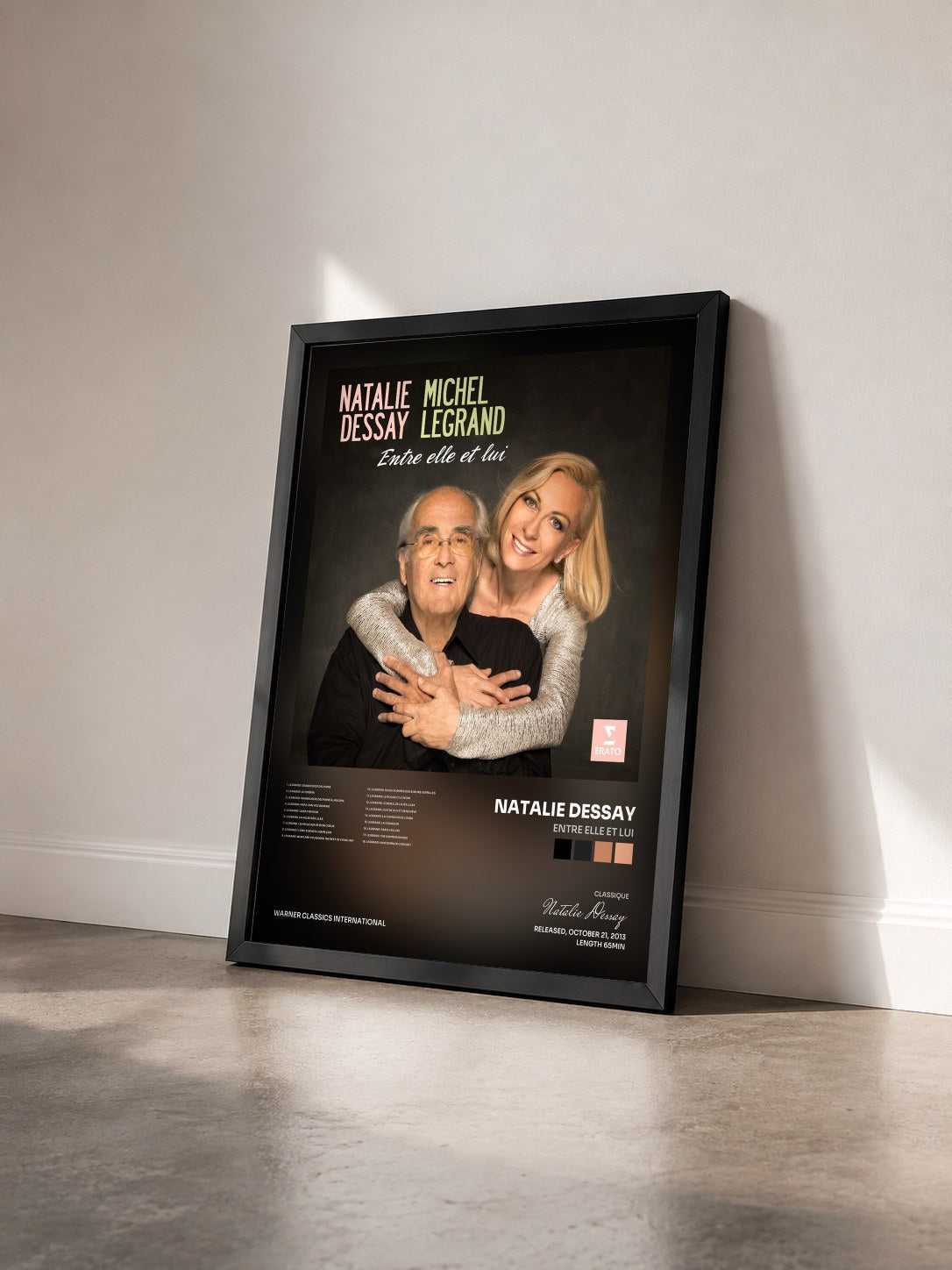 #noir Tableau de l'album Entre elle et lui de Natalie Dessay vu de trois quarts, cadre noir