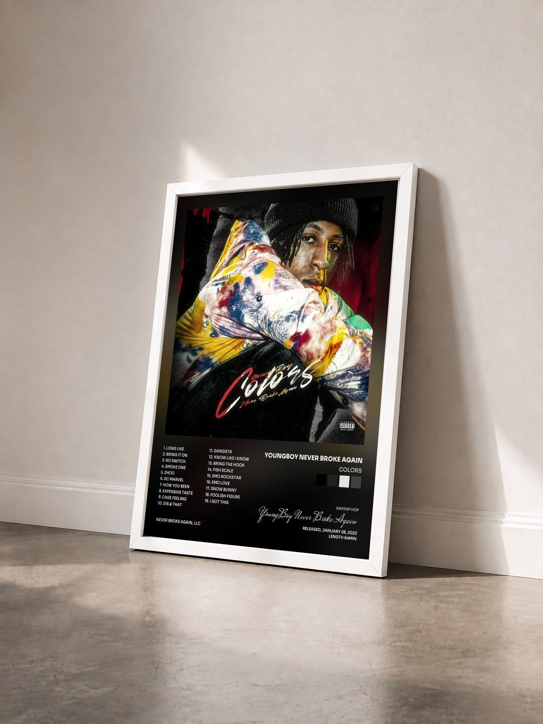 #blanc Colors di YoungBoy Never Broke Again in stampa incorniciata vista di tre quarti, cornice bianca
