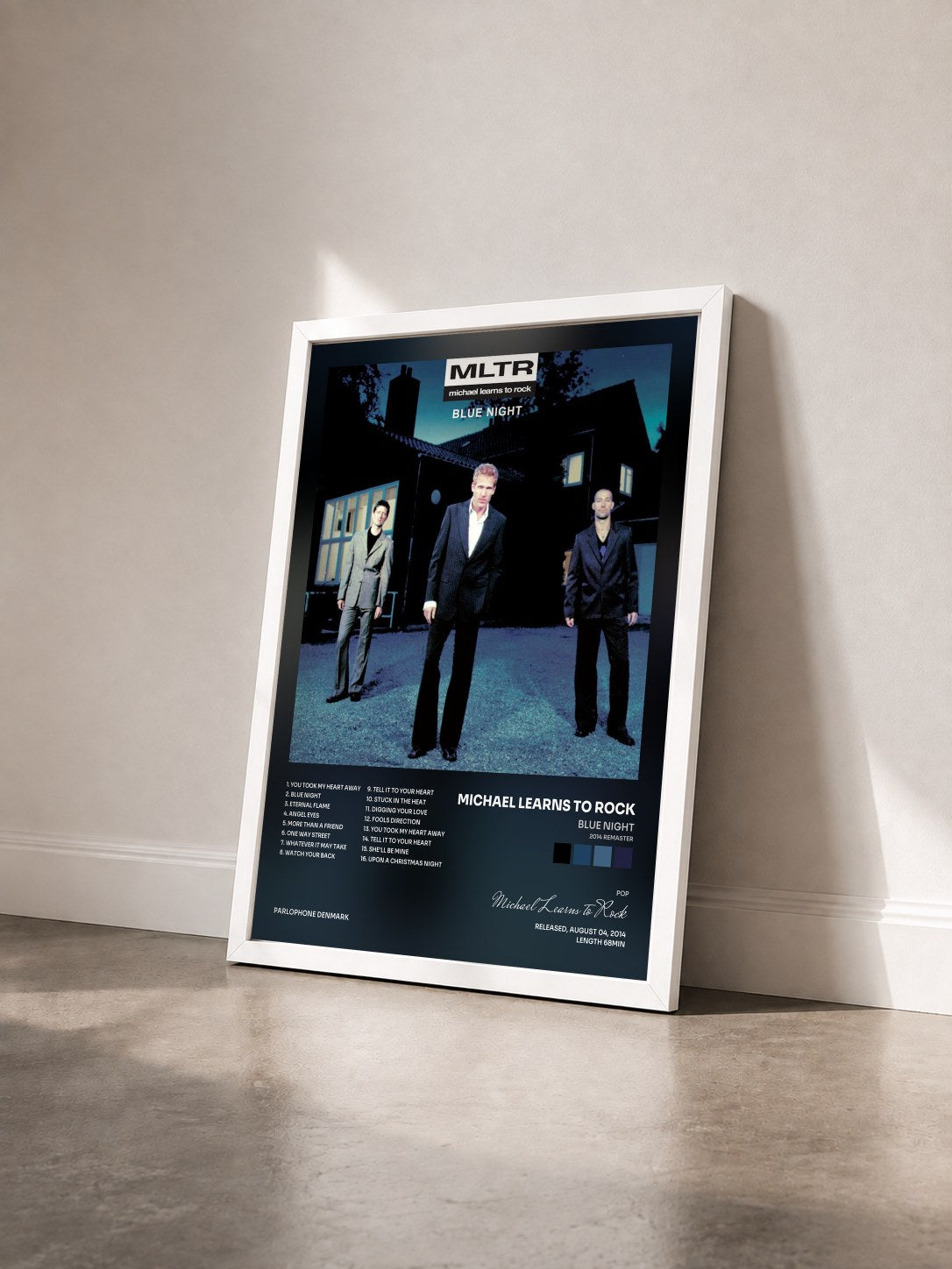 #blanc Tableau de l'album Blue Night (2014 Remaster) de Michael Learns to Rock vu de trois quarts, cadre blanc