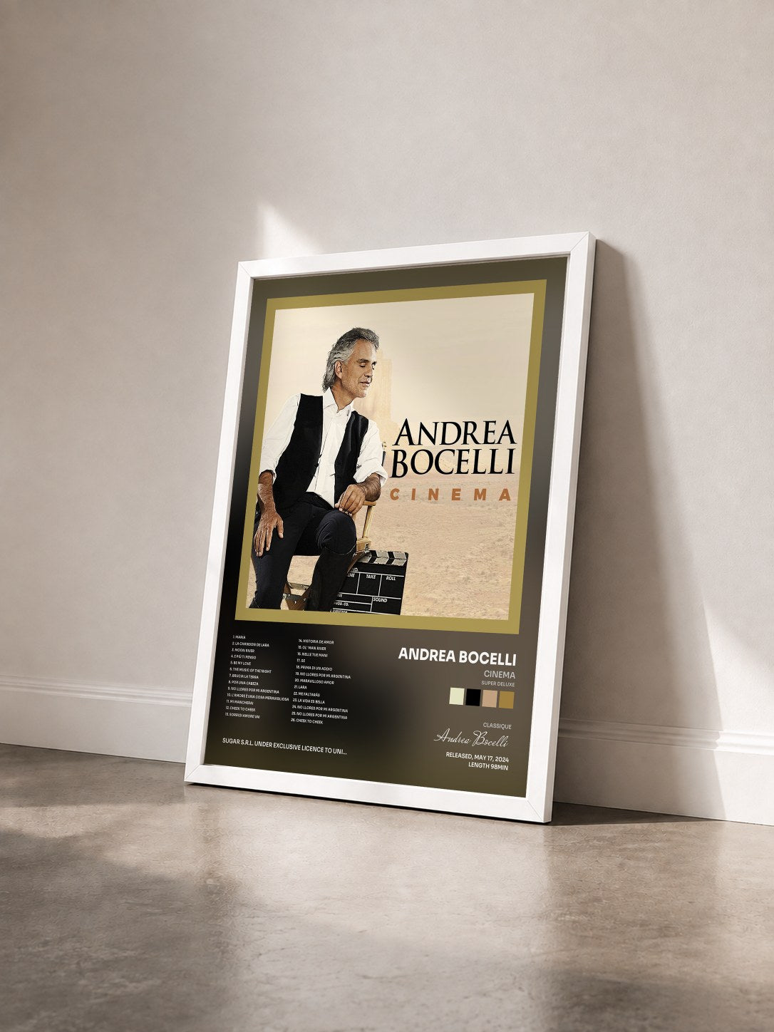 #blanc Tableau de l'album Cinema (Super Deluxe) de Andrea Bocelli vu de trois quarts, cadre blanc
