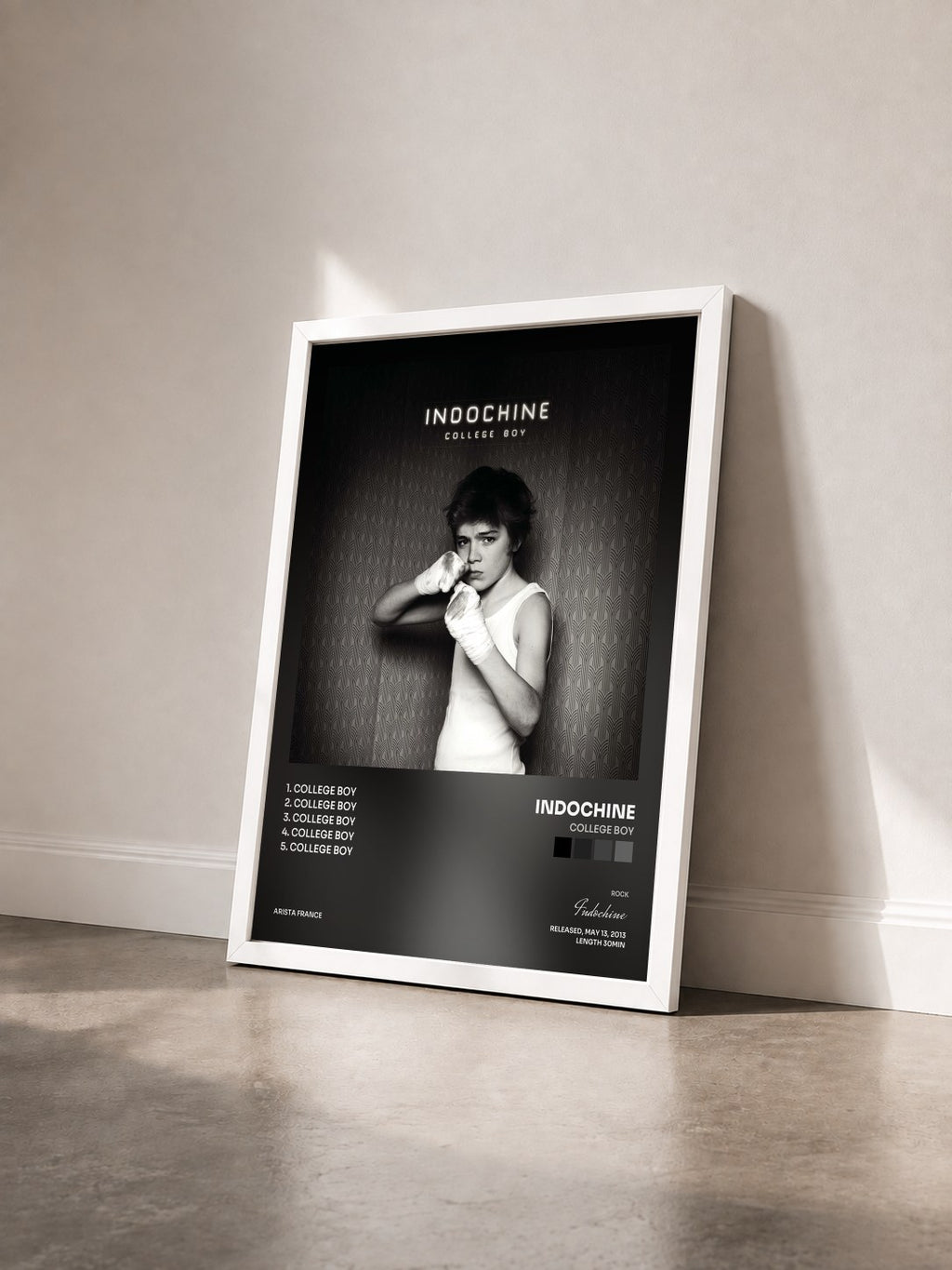 #blanc Tableau de l'album College Boy de Indochine vu de trois quarts, cadre blanc