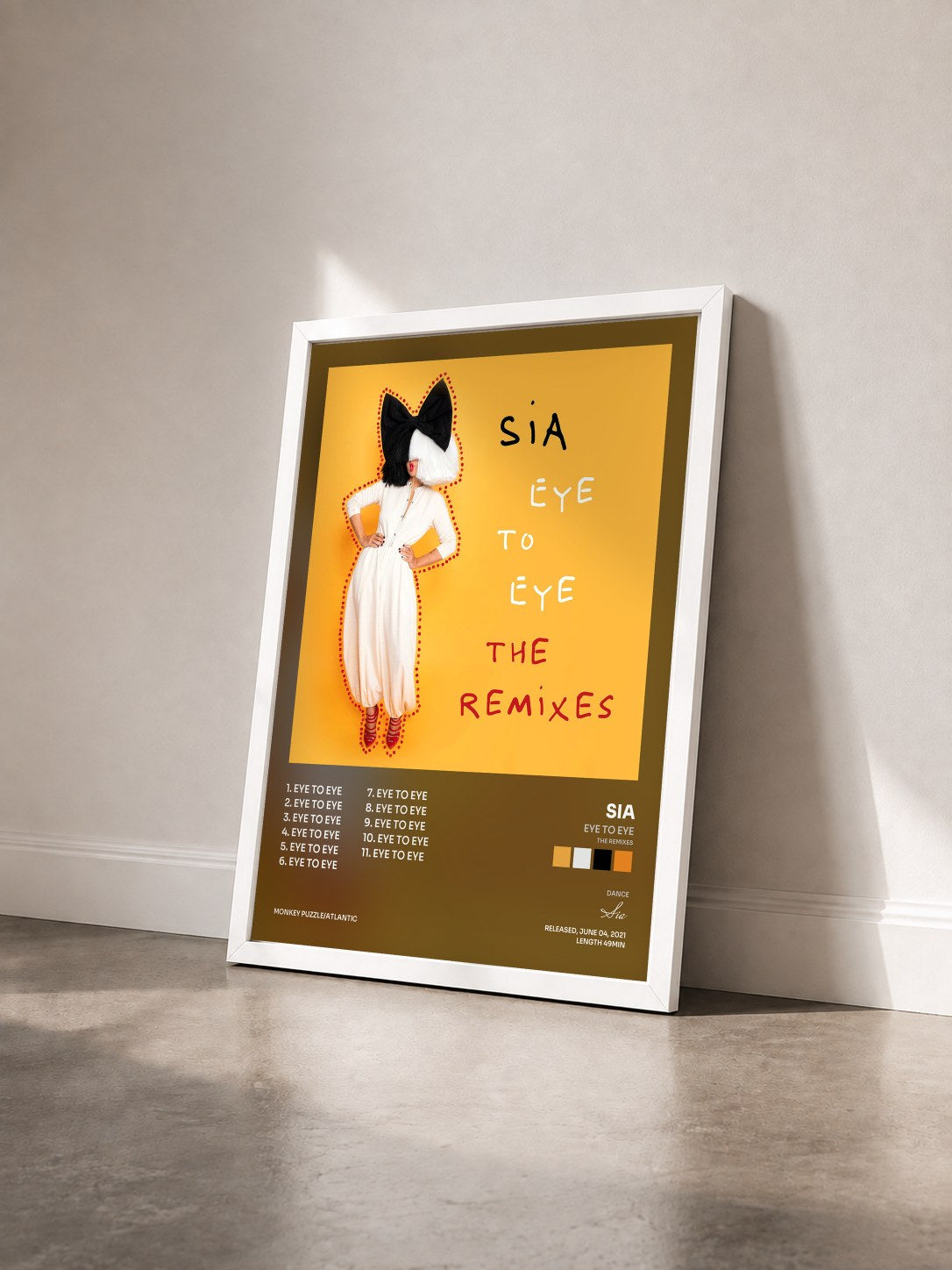 #blanc Tableau de l'album Eye To Eye (The Remixes) de Sia vu de trois quarts, cadre blanc