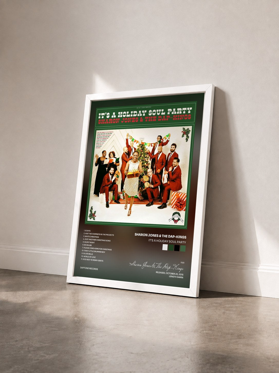 #blanc Tableau de l'album It's a Holiday Soul Party de Sharon Jones & The Dap-Kings vu de trois quarts, cadre blanc