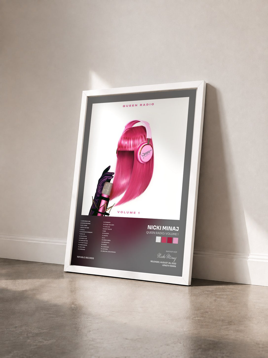 #blanc Tableau de l'album Queen Radio: Volume 1 de Nicki Minaj vu de trois quarts, cadre blanc