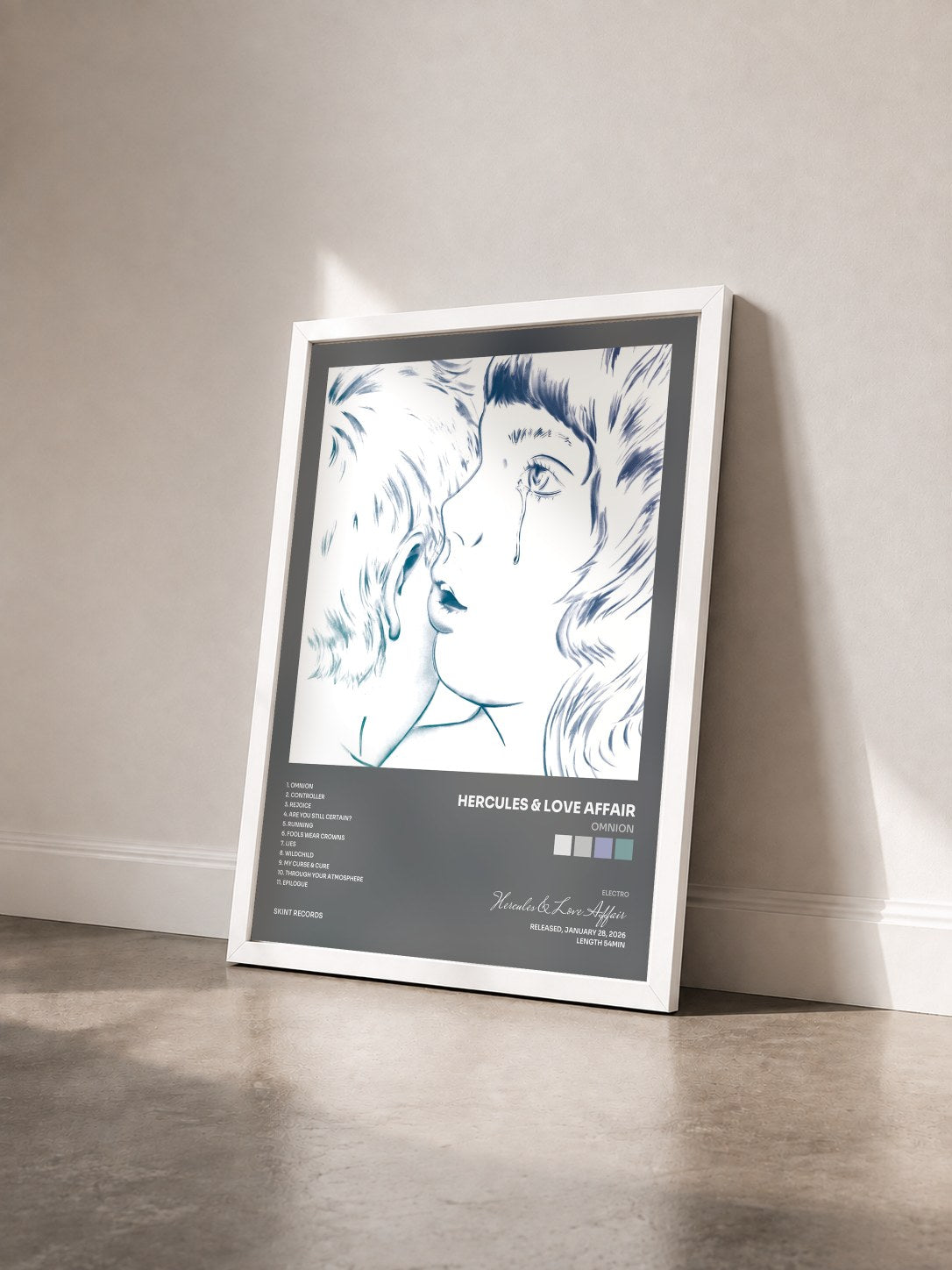 #blanc Tableau de l'album Omnion de Hercules & Love Affair vu de trois quarts, cadre blanc