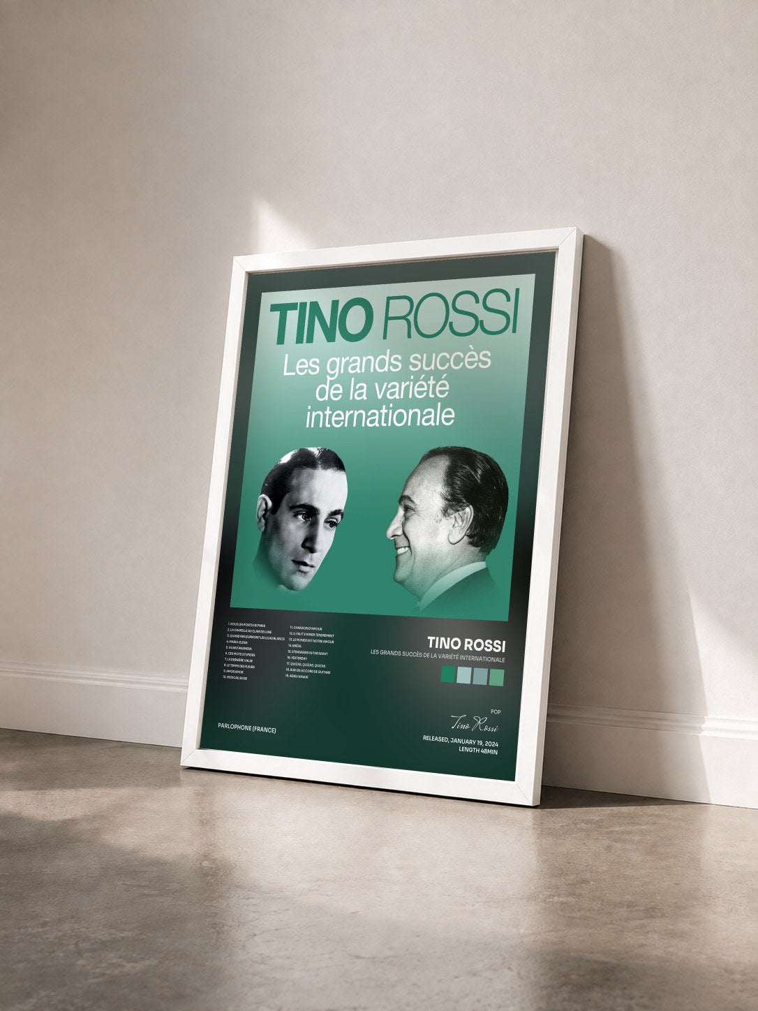 #blanc Tableau de l'album Les grands succès de la variété internationale de Tino Rossi vu de trois quarts, cadre blanc