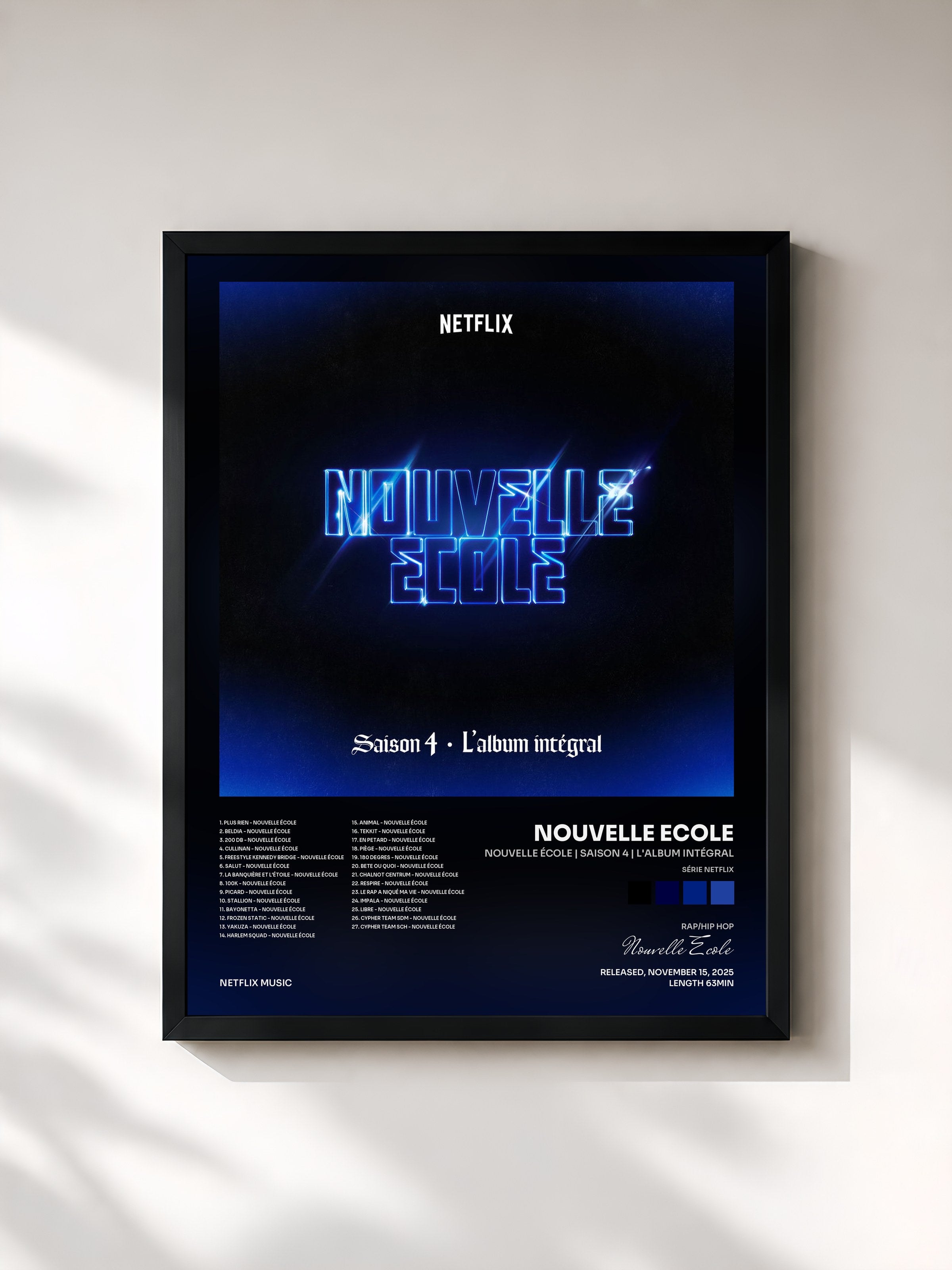 #noir Tableau de l'album Nouvelle École | Saison 4 | L'album Intégral (Série Netflix) de Nouvelle Ecole, cadre noir, imprimé et encadré en France