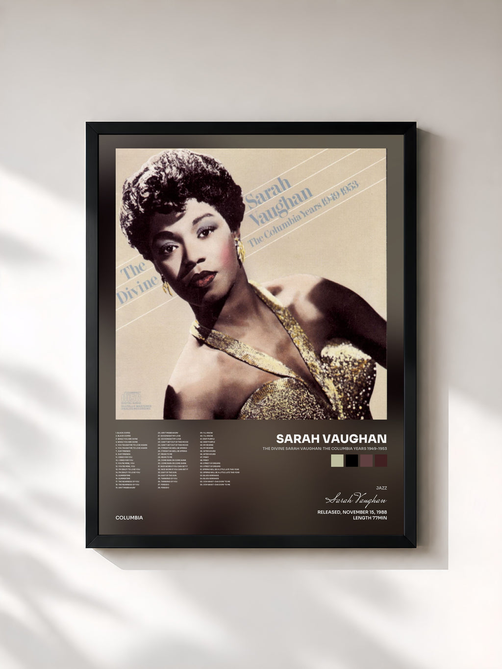 #noir The Divine Sarah Vaughan: The Columbia Years 1949-1953 di Sarah Vaughan in stampa incorniciata, cornice nera, stampata e incorniciata in Francia