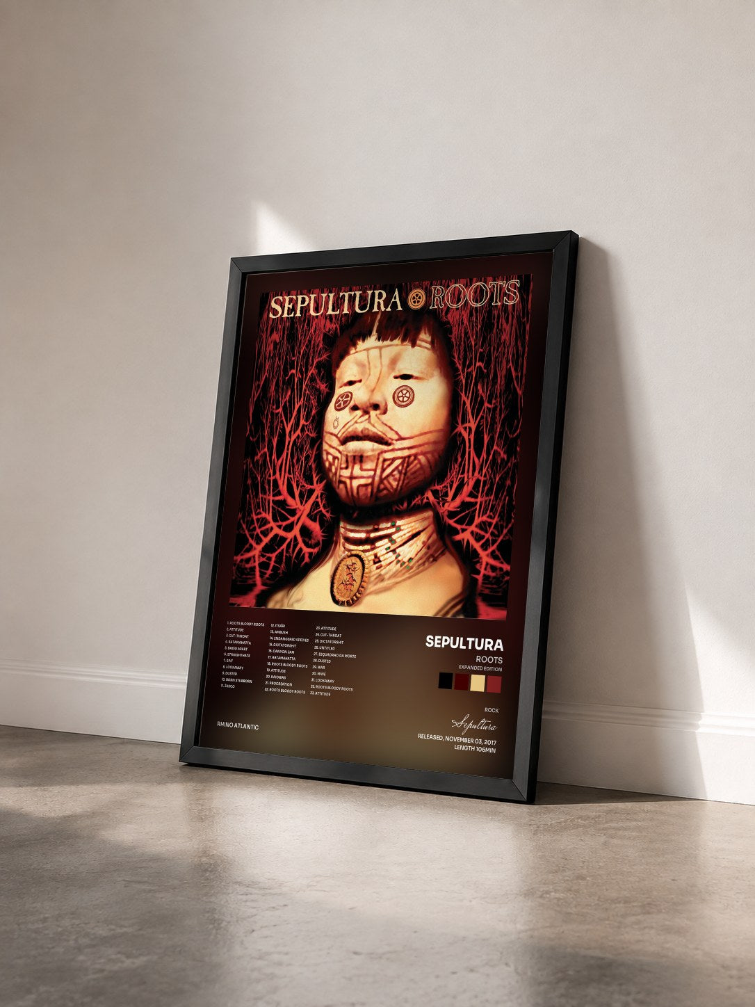 #noir Tableau de l'album Roots (Expanded Edition) de Sepultura vu de trois quarts, cadre noir