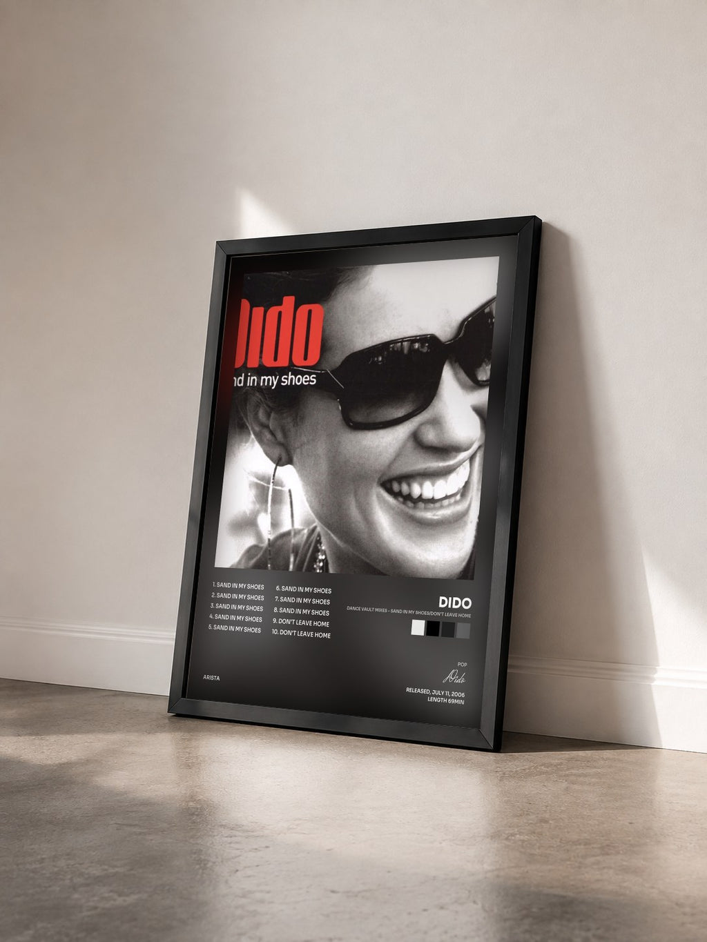 #noir Tableau de l'album Dance Vault Mixes - Sand In My Shoes/Don't Leave Home de Dido vu de trois quarts, cadre noir