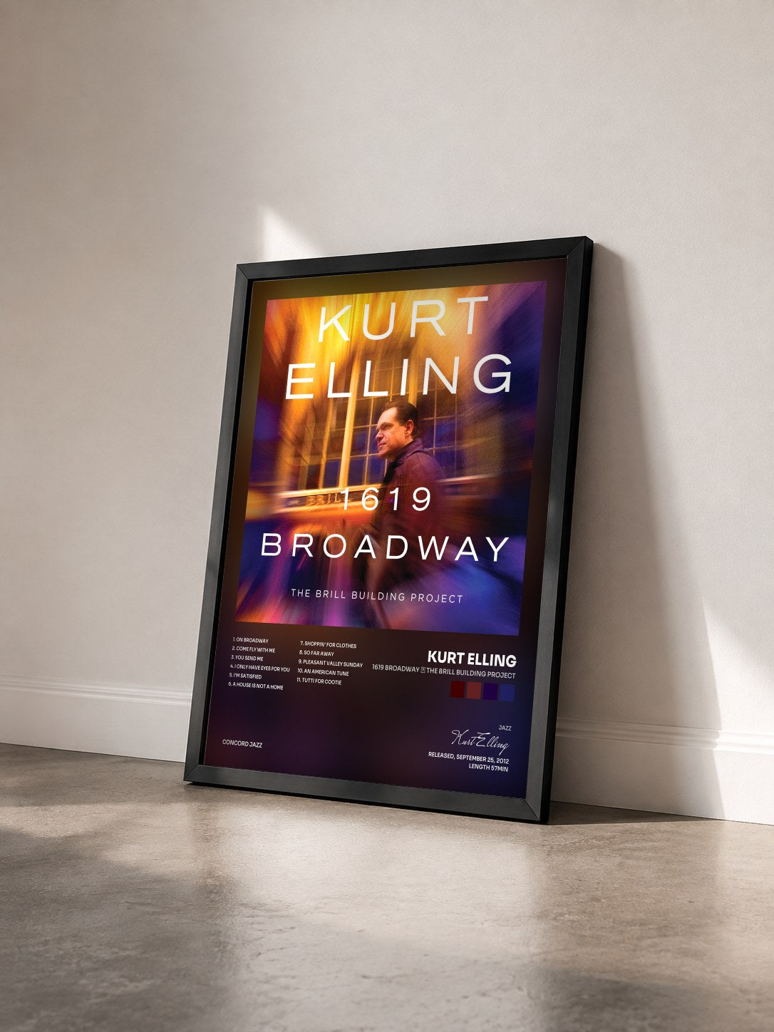 #noir Tableau de l'album 1619 Broadway ‒ The Brill Building Project de Kurt Elling vu de trois quarts, cadre noir