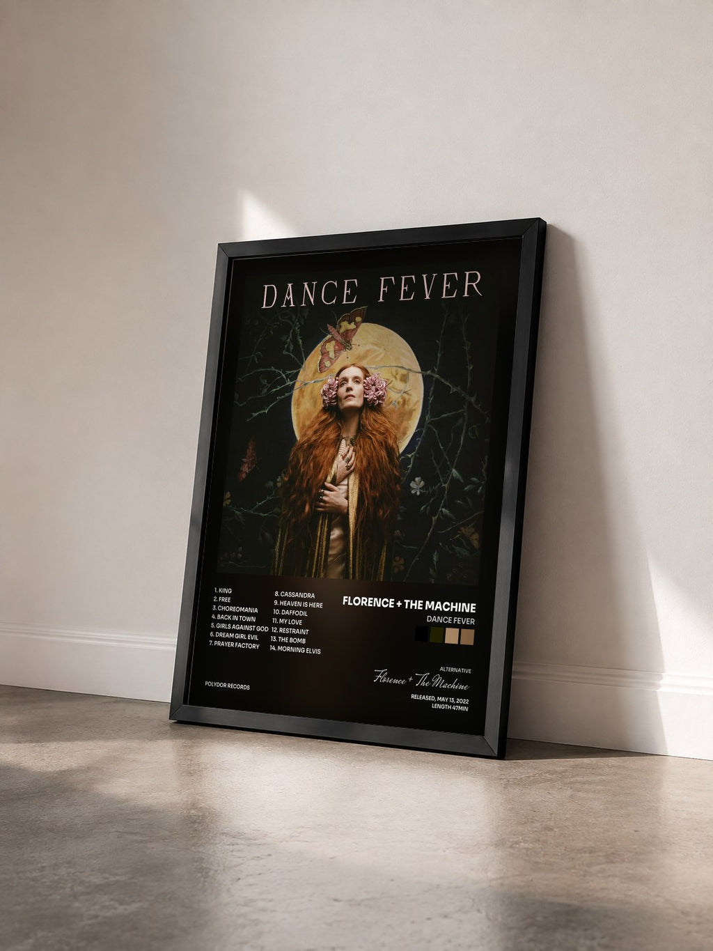 #noir Tableau de l'album Dance Fever de Florence + The Machine vu de trois quarts, cadre noir