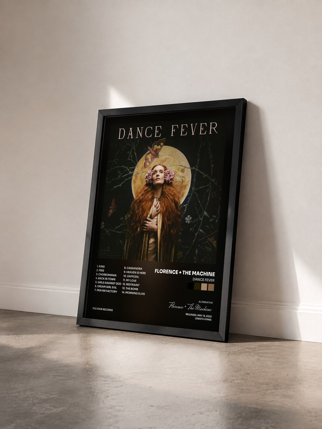 #noir Tableau de l'album Dance Fever de Florence + The Machine vu de trois quarts, cadre noir