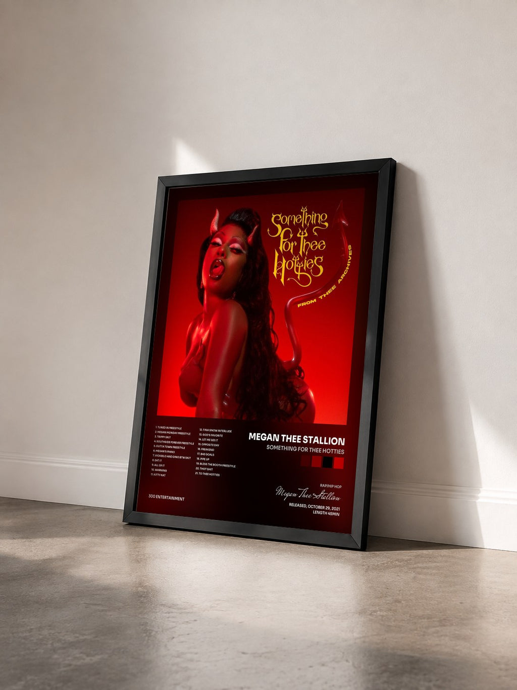 #noir Tableau de l'album Something for Thee Hotties de Megan Thee Stallion vu de trois quarts, cadre noir