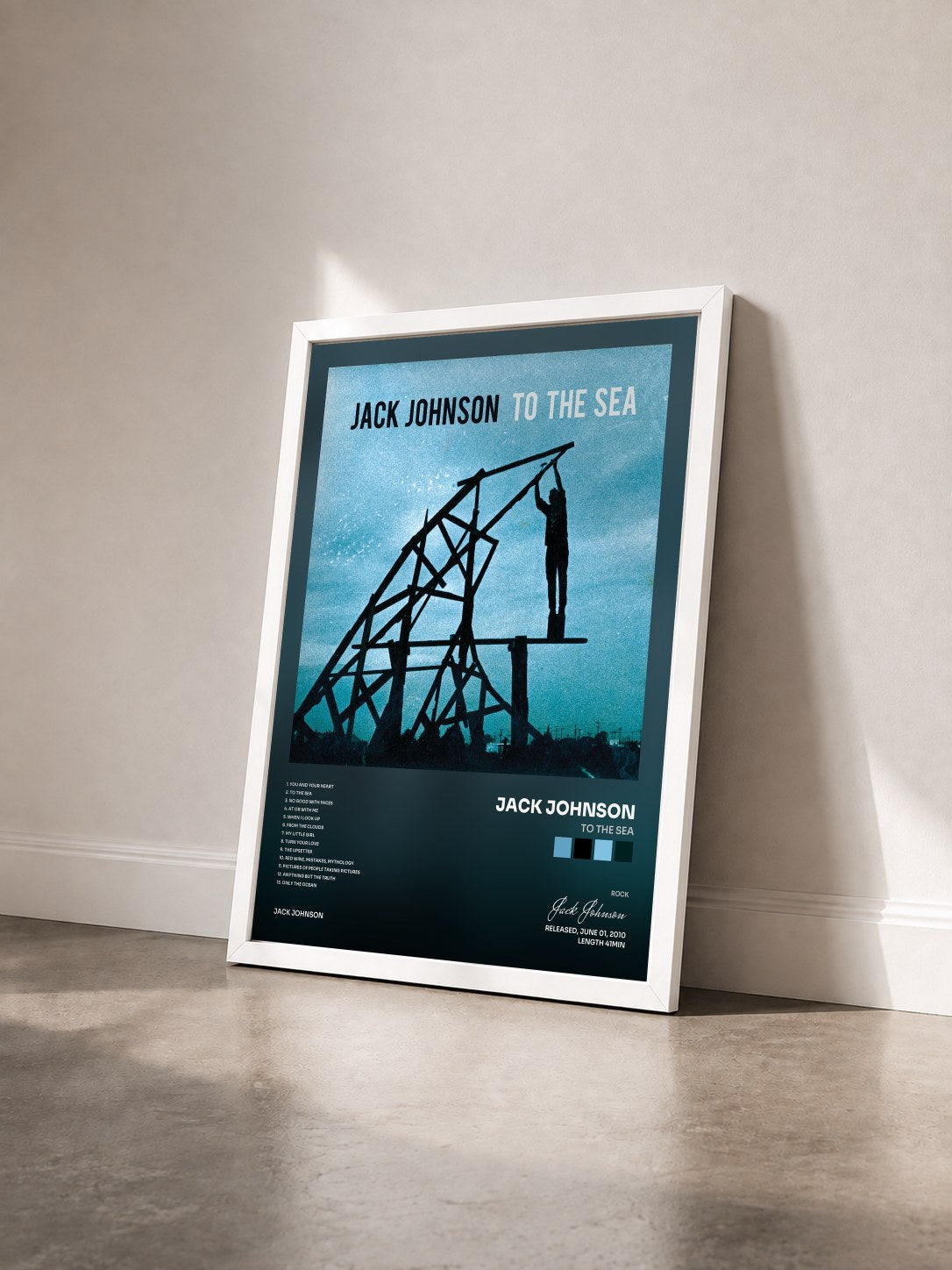 #blanc To The Sea von Jack Johnson als gerahmter Kunstdruck von schräg gesehen, weißer Rahmen