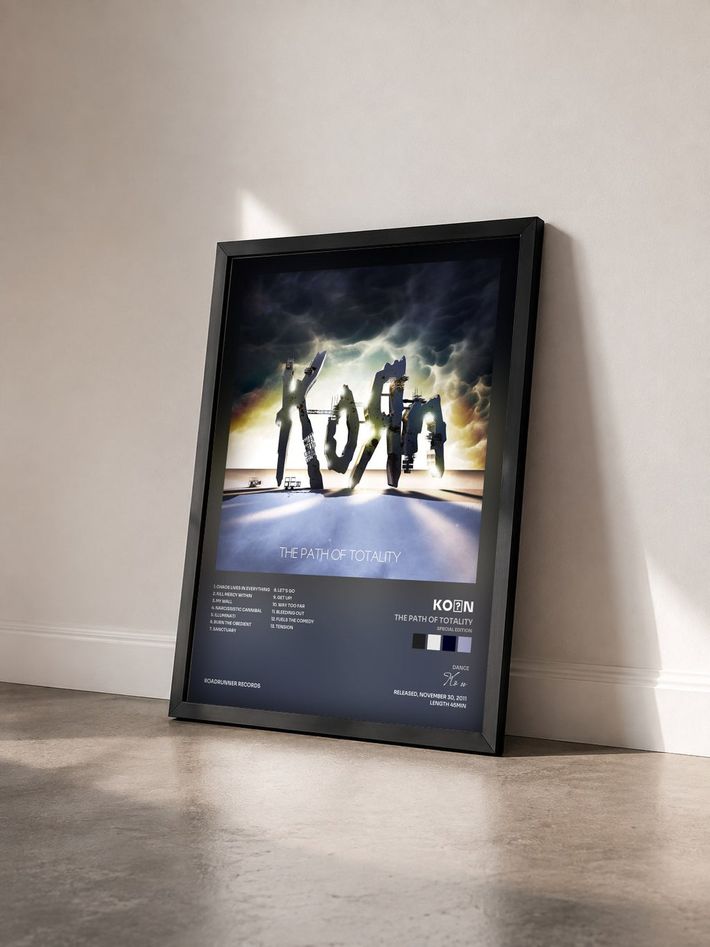 #noir The Path of Totality (Special Edition) de KoЯn en lámina enmarcada vista de tres cuartos, marco negro