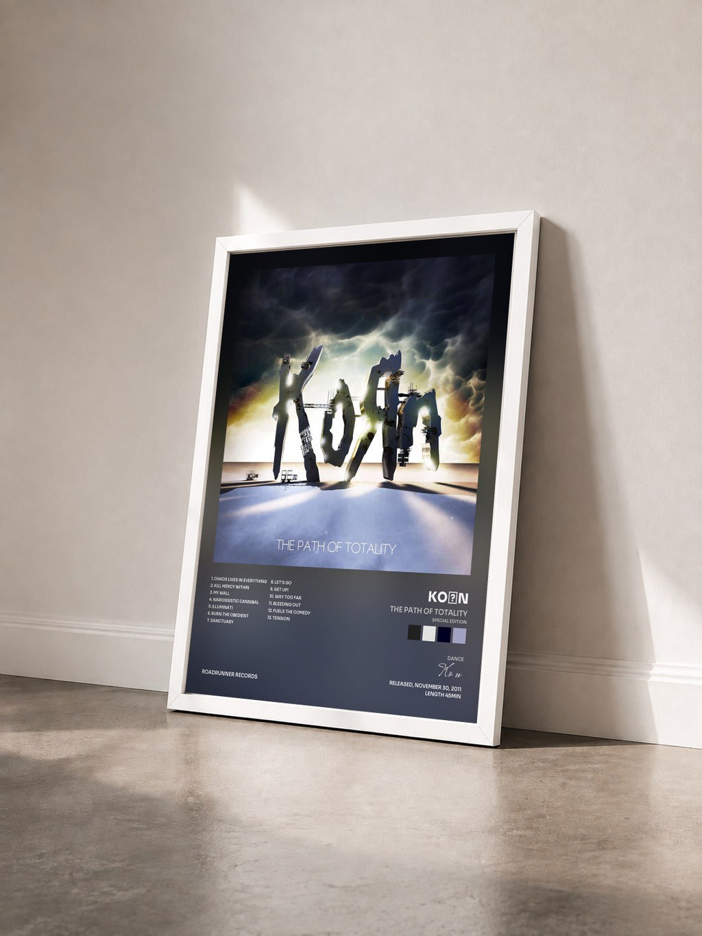 #blanc The Path of Totality (Special Edition) de KoЯn en lámina enmarcada vista de tres cuartos, marco blanco