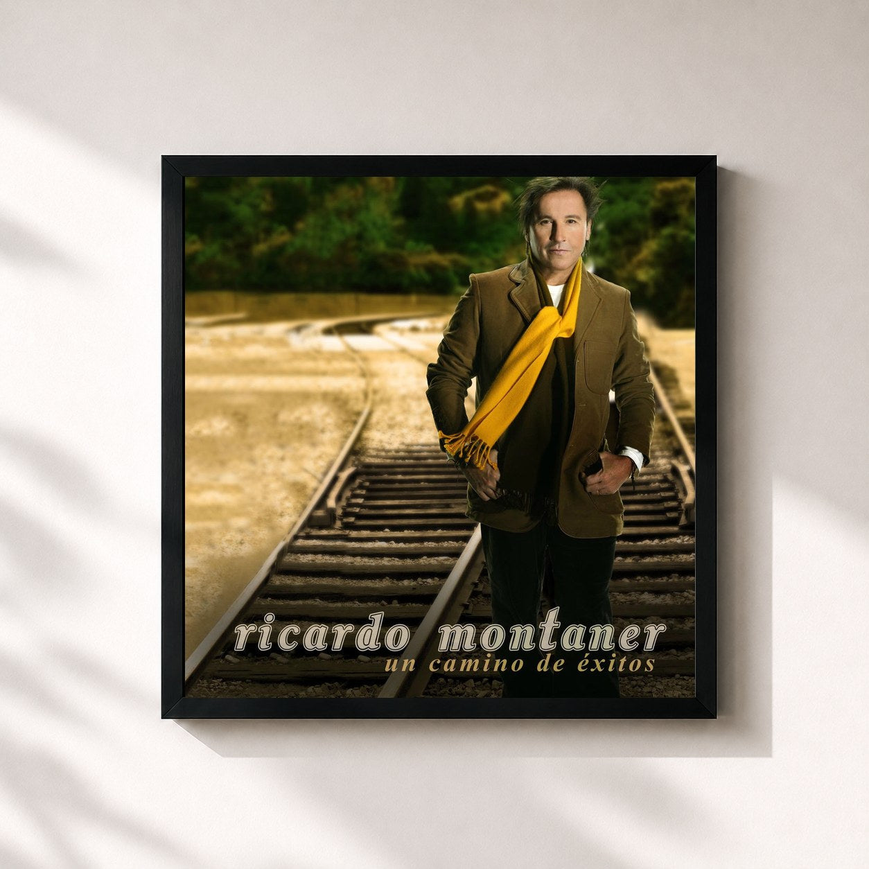 #noir Tableau carré de l'album Un Camino De Exitos de Ricardo Montaner, cadre noir 32x32 cm