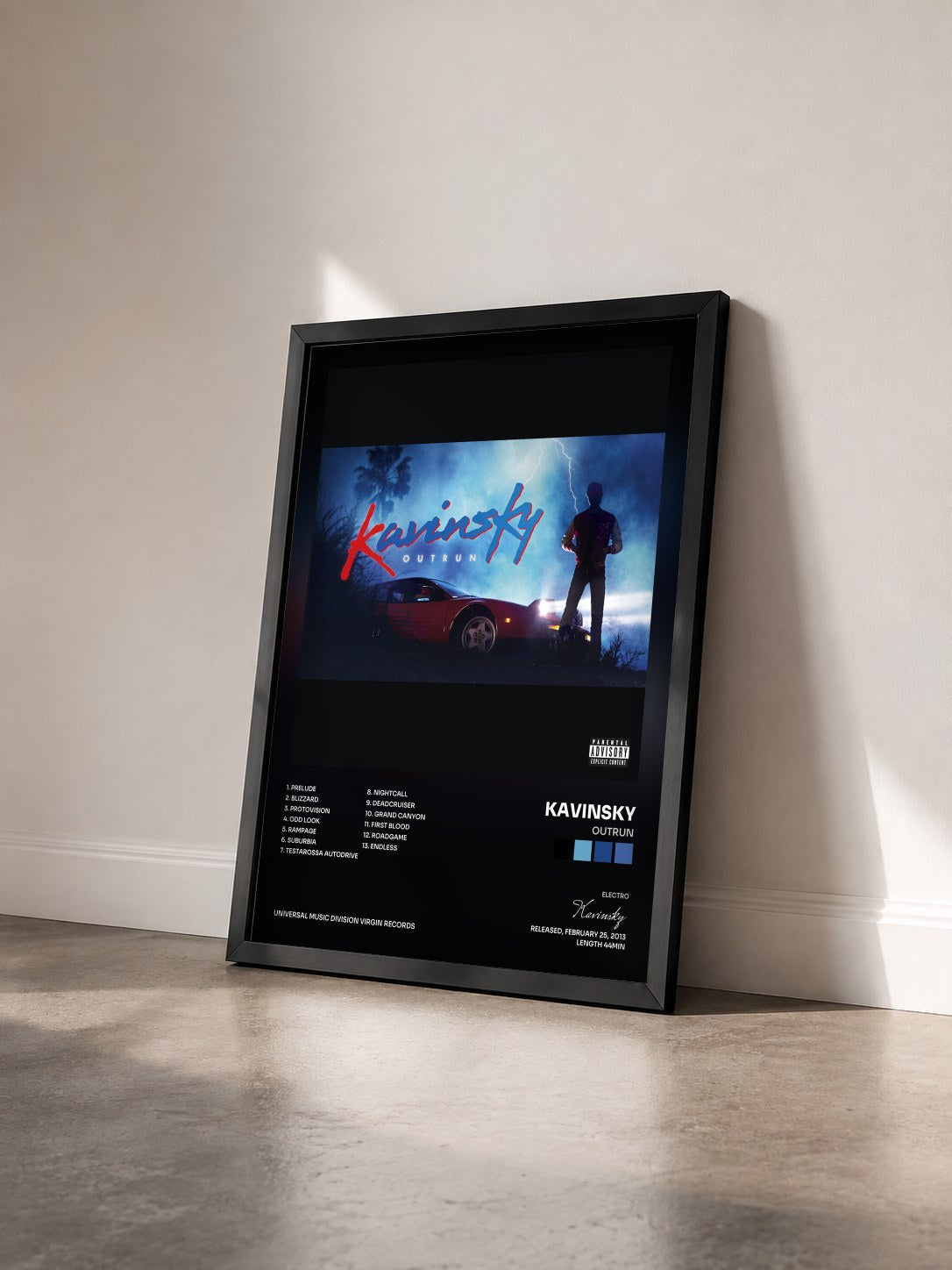 #noir Tableau de l'album OutRun de Kavinsky vu de trois quarts, cadre noir