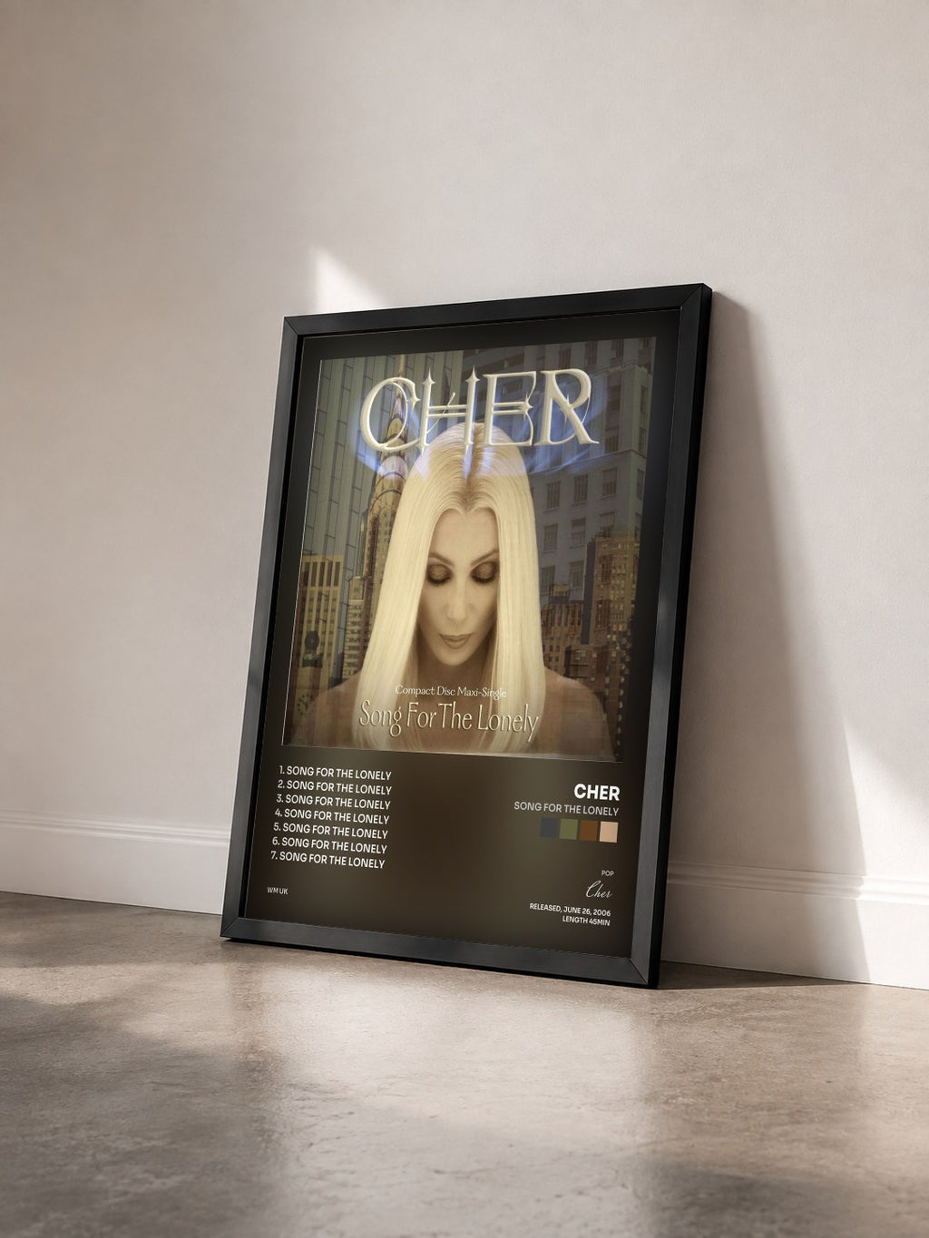 #noir Song for the Lonely di Cher in stampa incorniciata vista di tre quarti, cornice nera