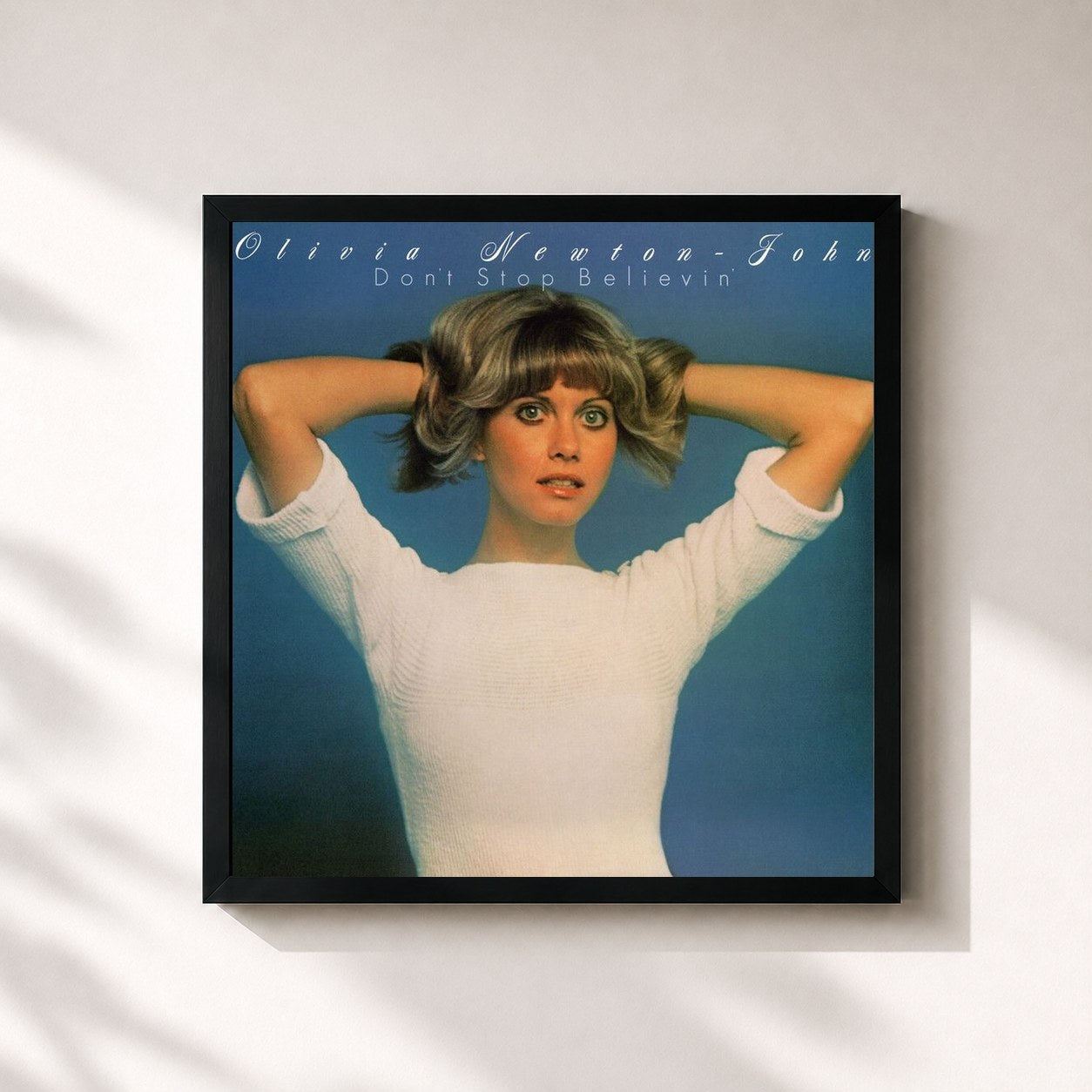 #noir Tableau carré de l'album Don't Stop Believin' de Olivia Newton-John, cadre noir 32x32 cm