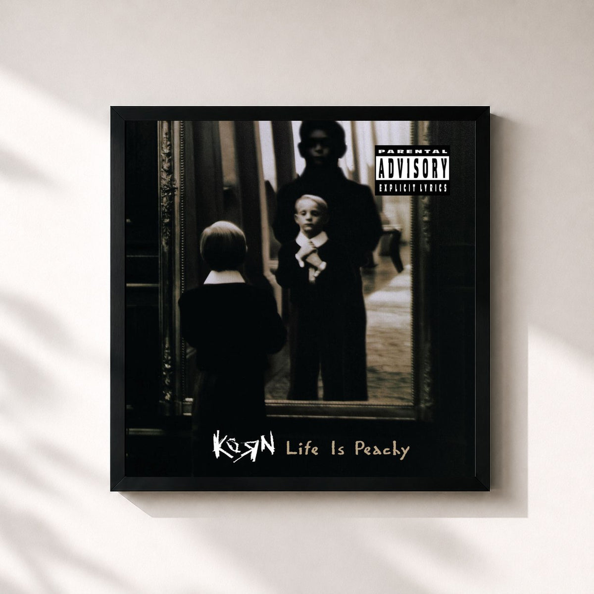 #noir Life Is Peachy de KoЯn en lámina cuadrada enmarcada, marco negro de 32x32 cm