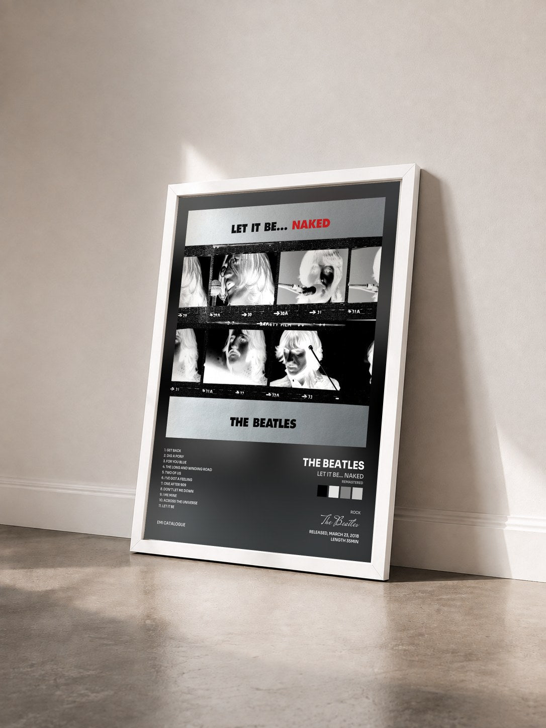 #blanc Tableau de l'album Let It Be... Naked (Remastered) de The Beatles vu de trois quarts, cadre blanc