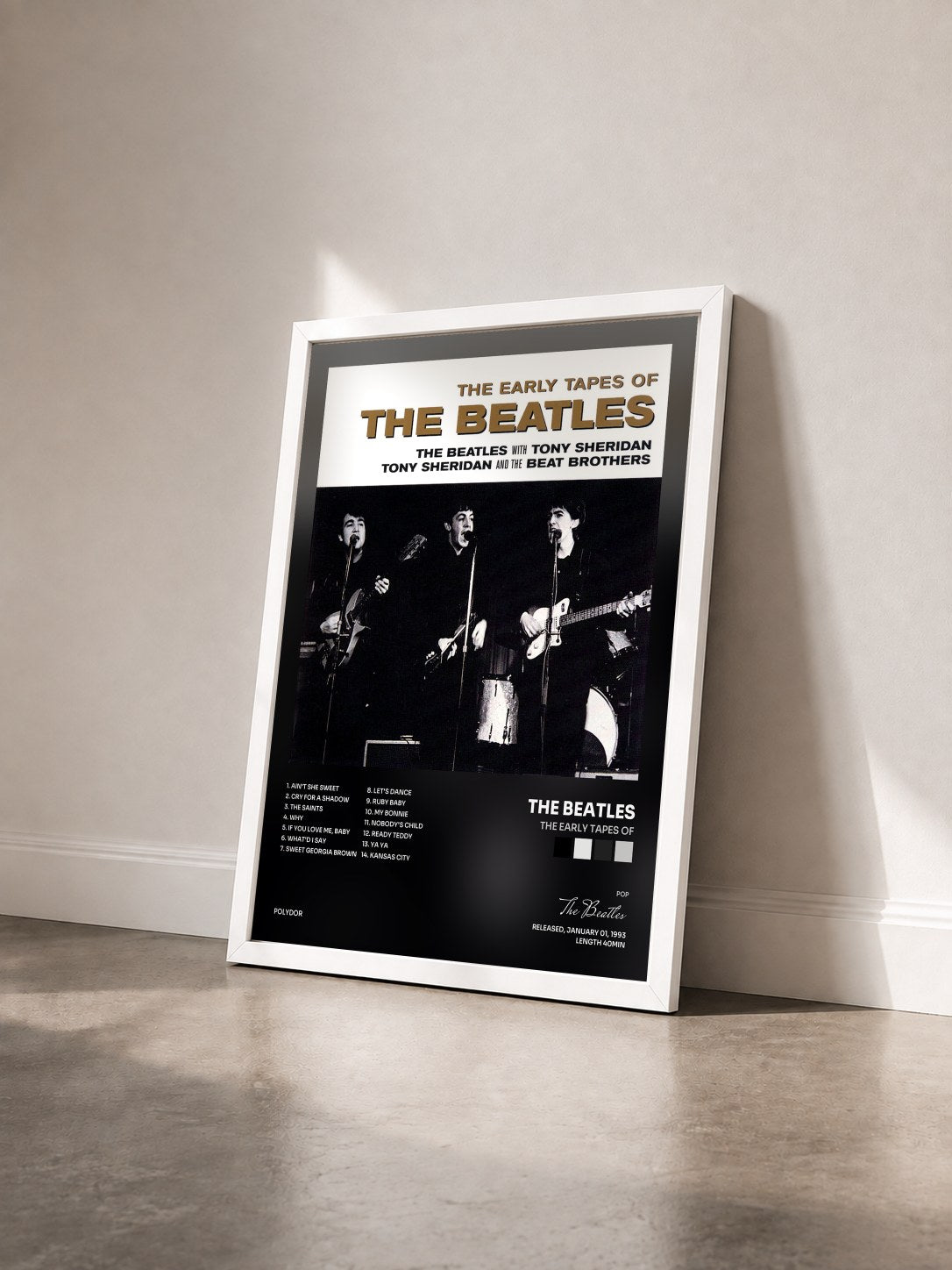 #blanc Tableau de l'album The Early Tapes Of de The Beatles vu de trois quarts, cadre blanc