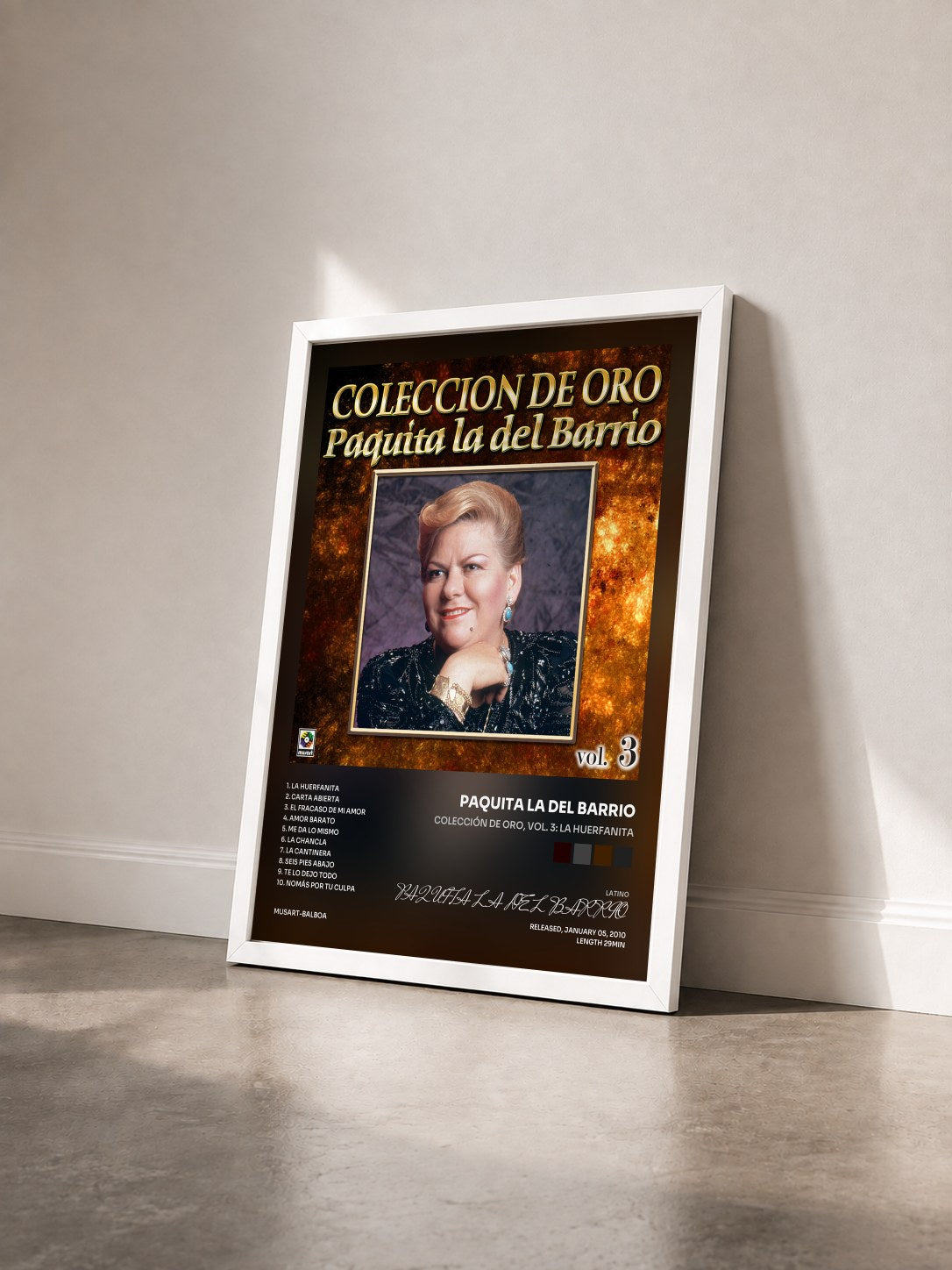 #blanc Tableau de l'album Colección De Oro, Vol. 3: La Huerfanita de PAQUITA LA DEL BARRIO vu de trois quarts, cadre blanc