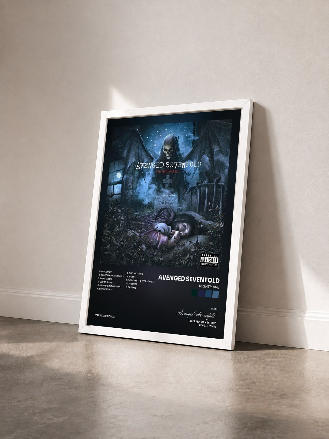 #blanc Tableau de l'album Nightmare de Avenged Sevenfold vu de trois quarts, cadre blanc