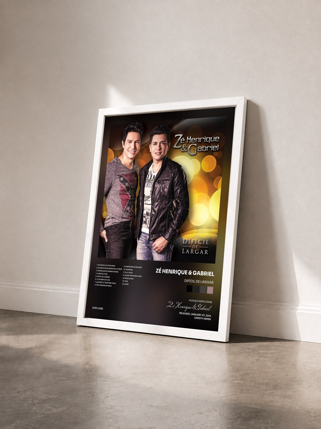 #blanc Tableau de l'album Difícil de Largar de Zé Henrique & Gabriel vu de trois quarts, cadre blanc