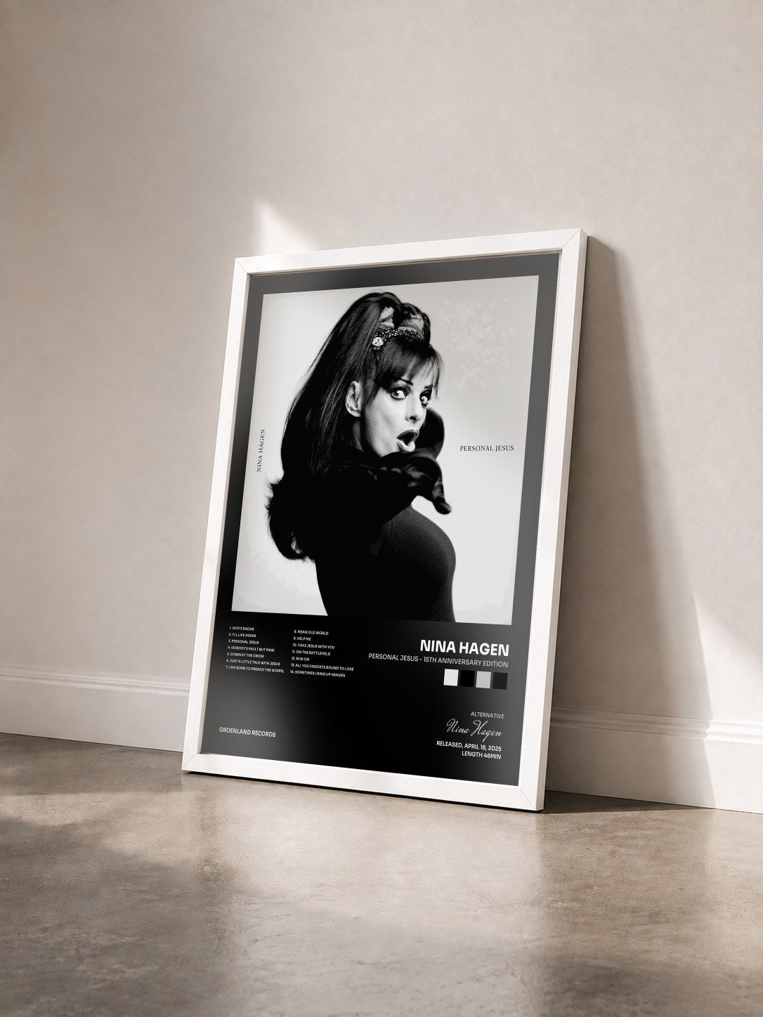 #blanc Tableau de l'album Personal Jesus - 15th Anniversary Edition de Nina Hagen vu de trois quarts, cadre blanc