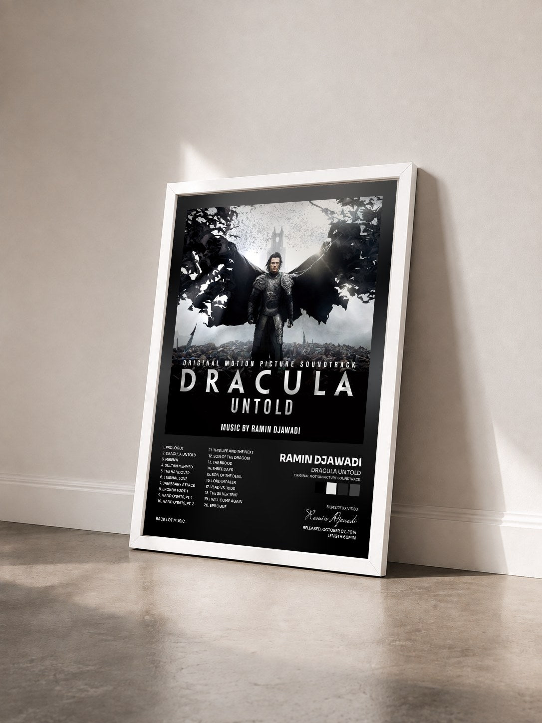 #blanc Tableau de l'album Dracula Untold (Original Motion Picture Soundtrack) de Ramin Djawadi vu de trois quarts, cadre blanc