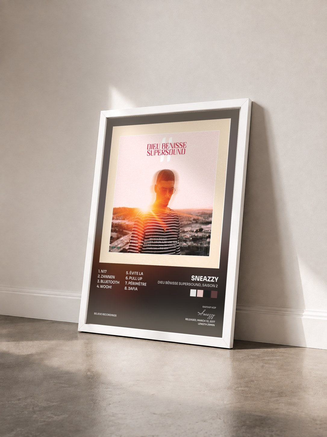 #blanc Tableau de l'album Dieu bénisse Supersound, saison 2 de Sneazzy vu de trois quarts, cadre blanc