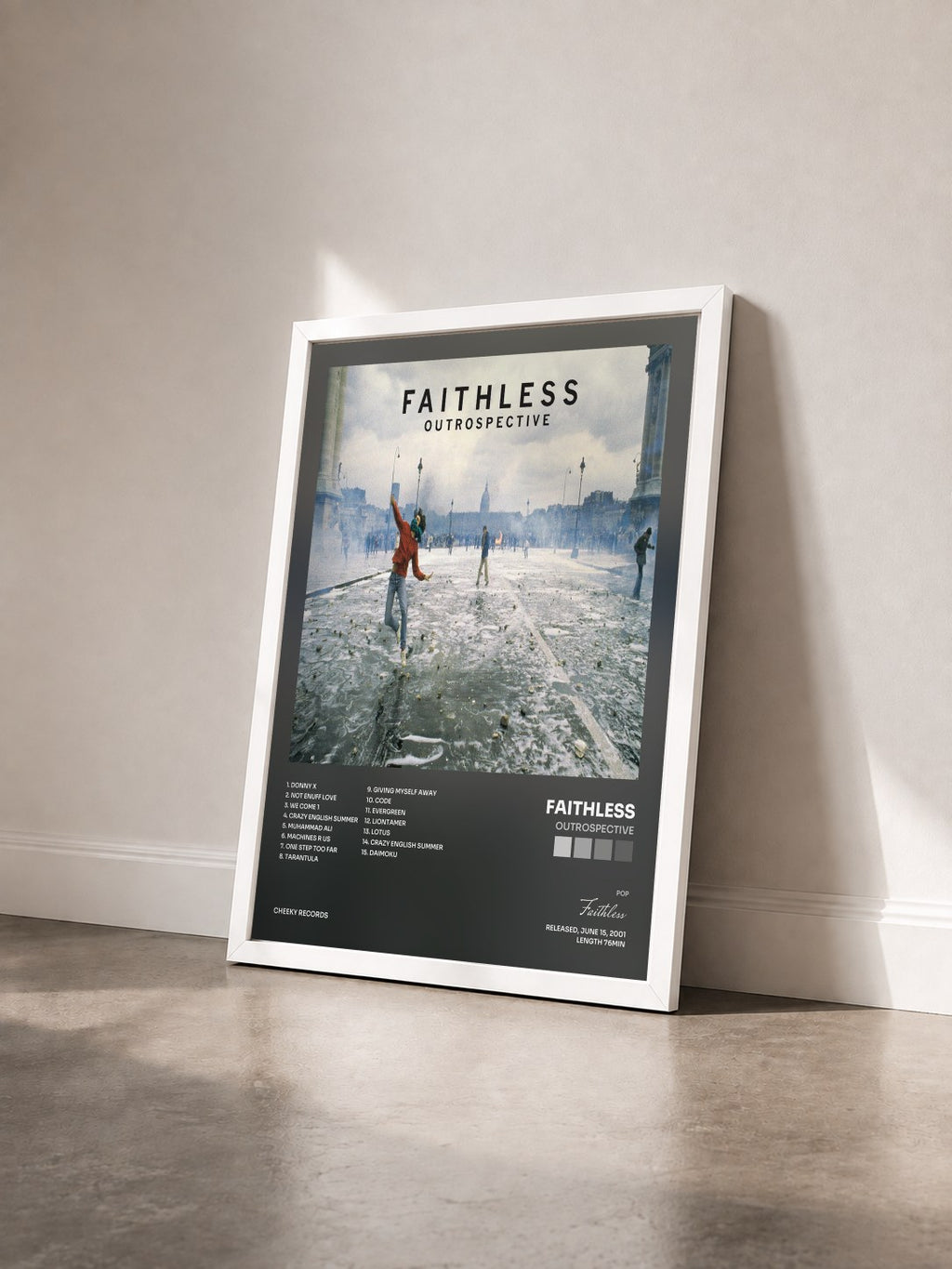 #blanc Outrospective de Faithless en lámina enmarcada vista de tres cuartos, marco blanco